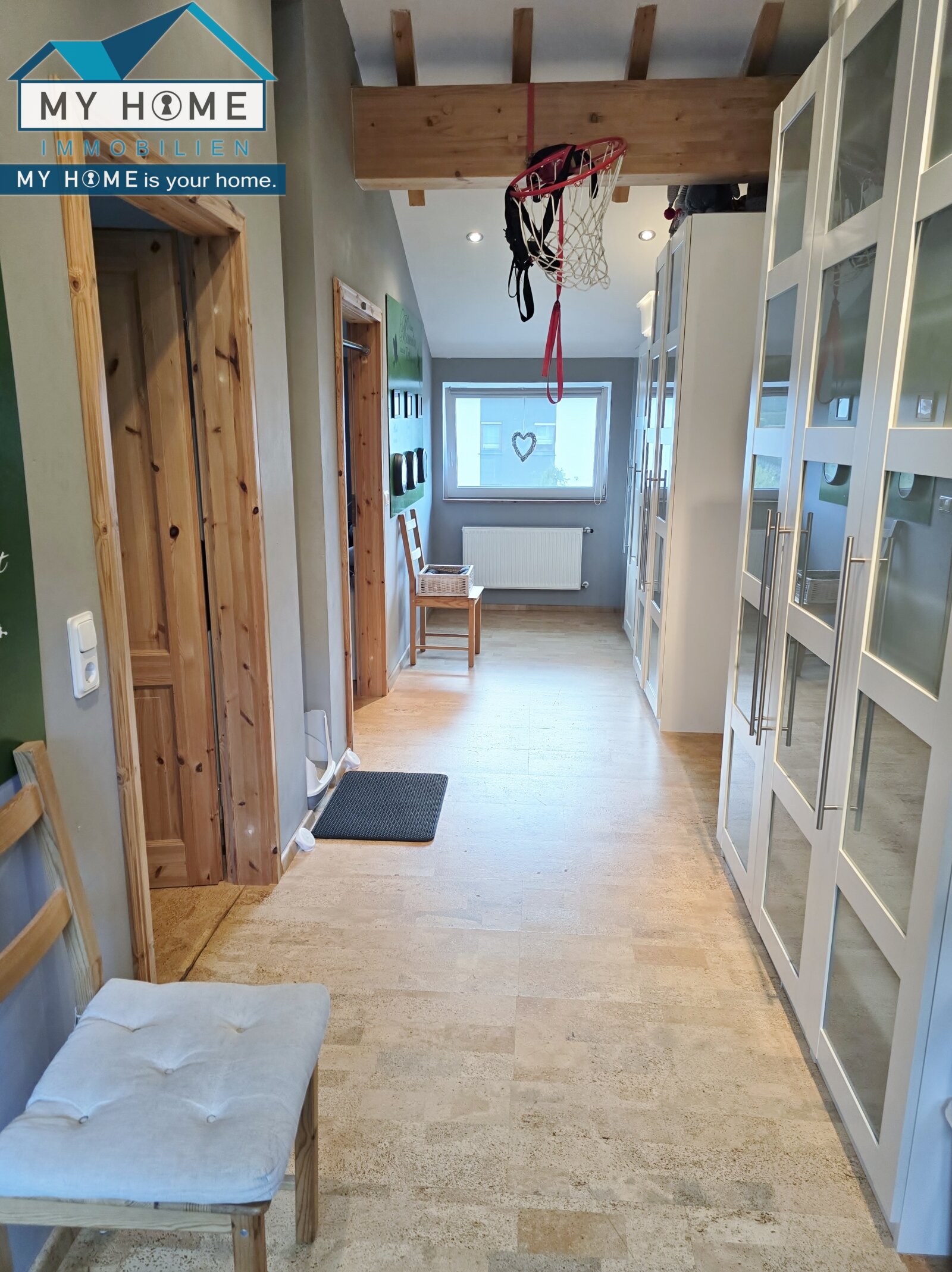 Neuwertiges, familienfreundliches Raumwunder im modernen Chalet Stil