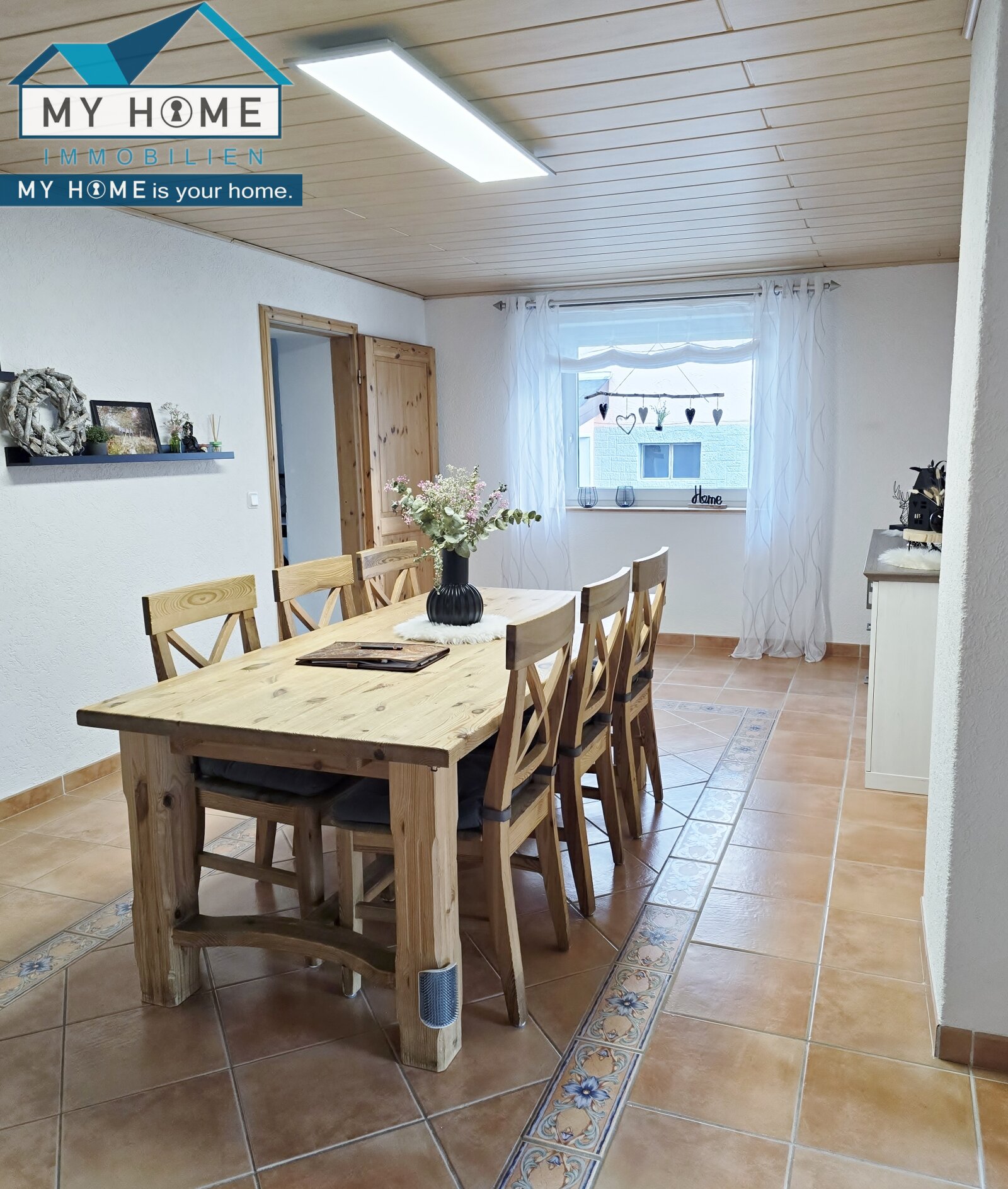 Neuwertiges, familienfreundliches Raumwunder im modernen Chalet Stil