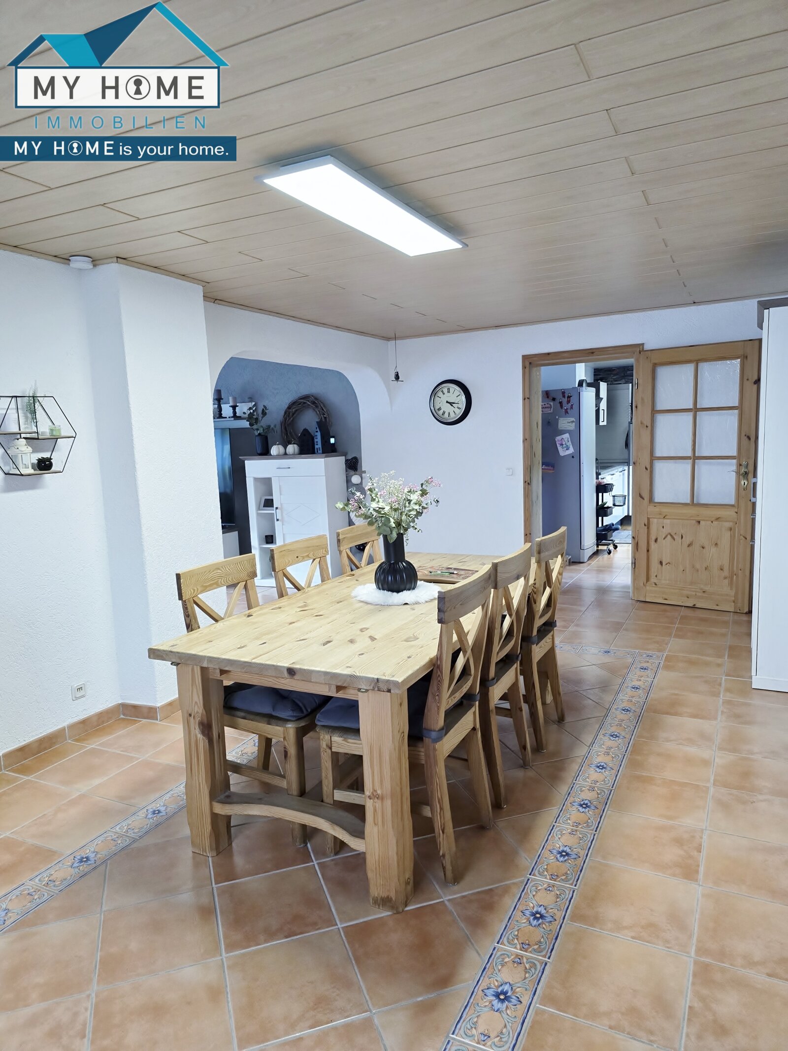 Neuwertiges, familienfreundliches Raumwunder im modernen Chalet Stil