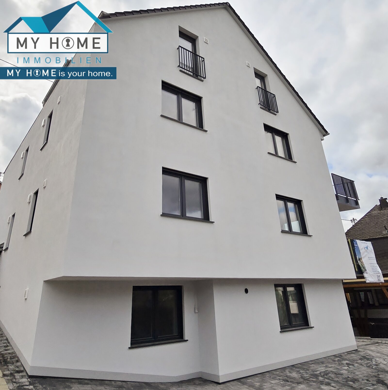 NEU! Zweigeschossige Balkon Whg. im Maisonette Stil * ca. 110 m² * 3 ZKB, Stellplatz