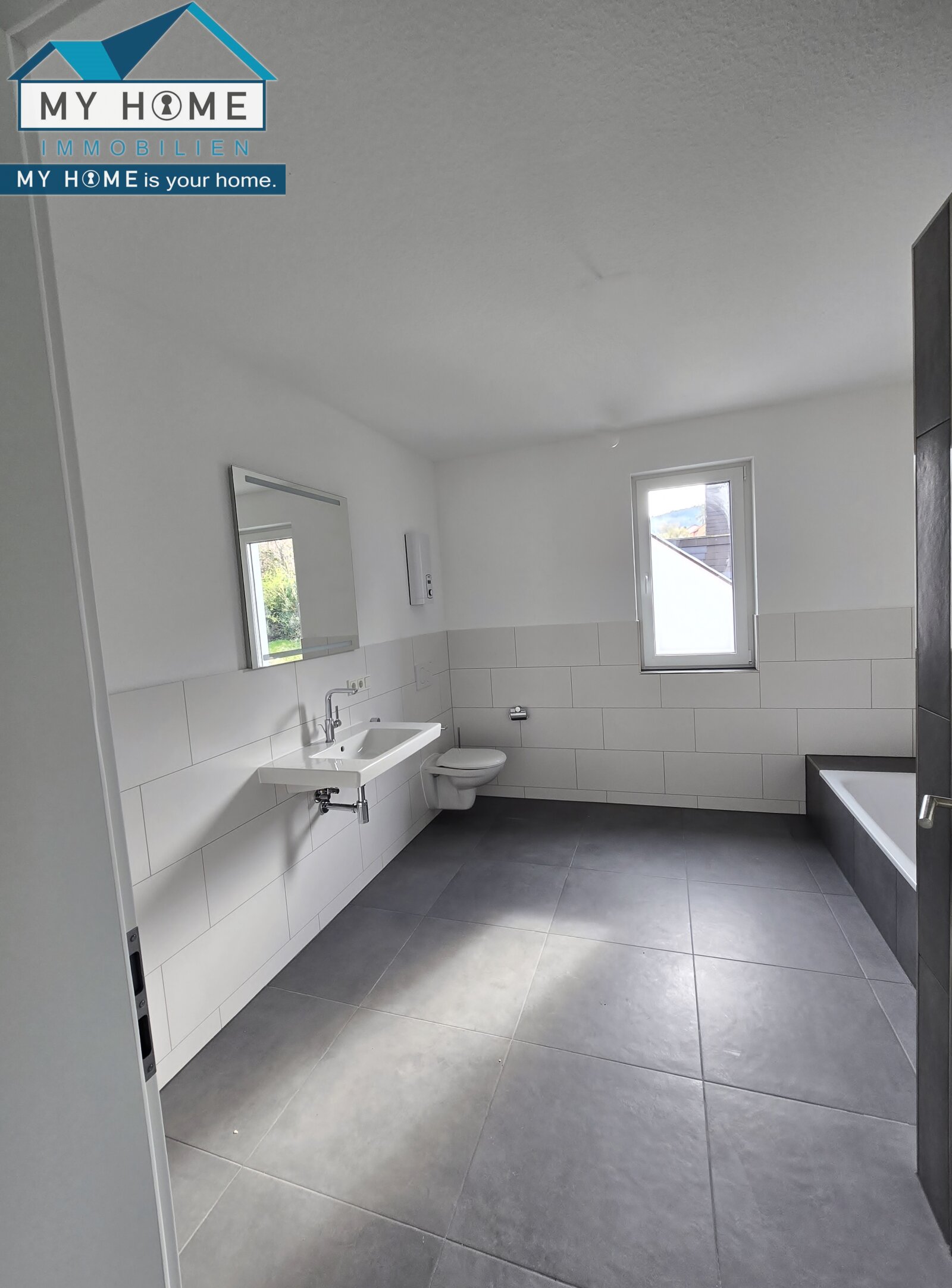 NEU! Zweigeschossige Balkon Whg. im Maisonette Stil * ca. 110 m² * 3 ZKB, Stellplatz