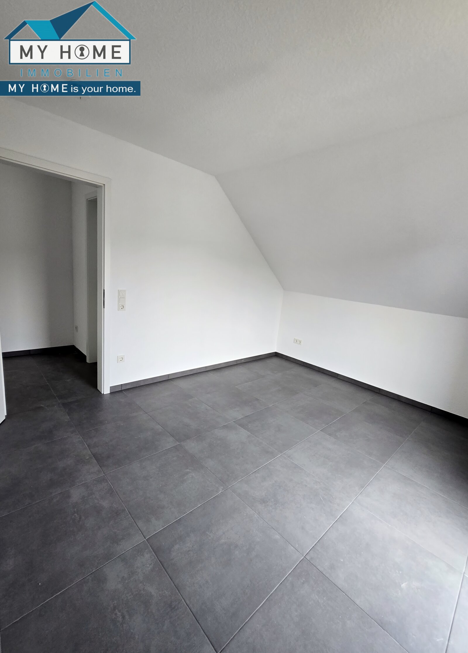 NEU! Zweigeschossige Balkon Whg. im Maisonette Stil * ca. 110 m² * 3 ZKB, Stellplatz