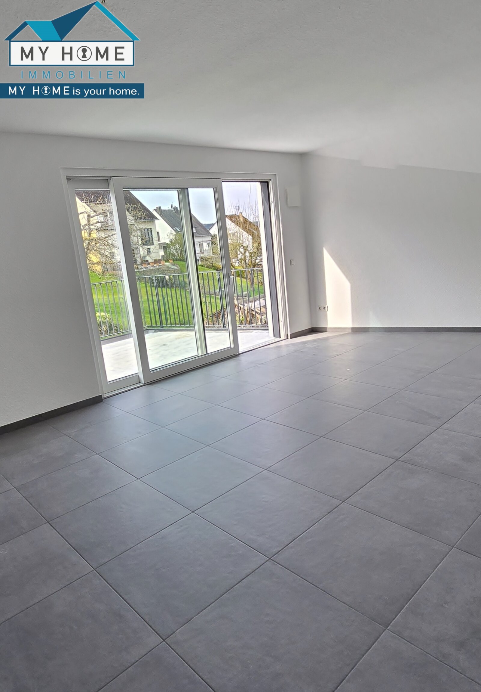 NEU! Zweigeschossige Balkon Whg. im Maisonette Stil * ca. 110 m² * 3 ZKB, Stellplatz