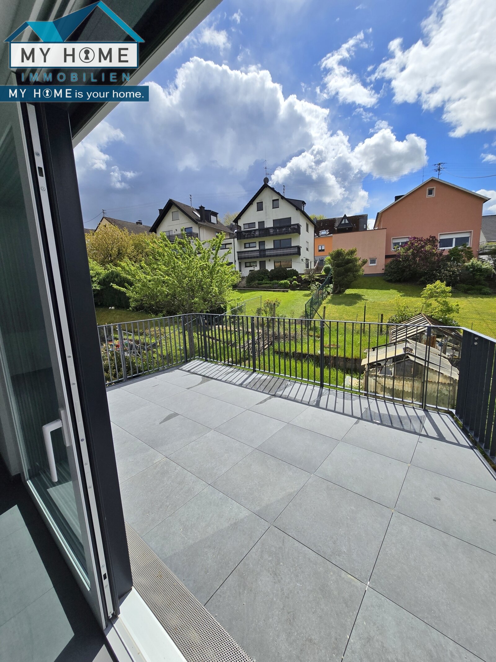 NEU! Zweigeschossige Balkon Whg. im Maisonette Stil * ca. 110 m² * 3 ZKB, Stellplatz