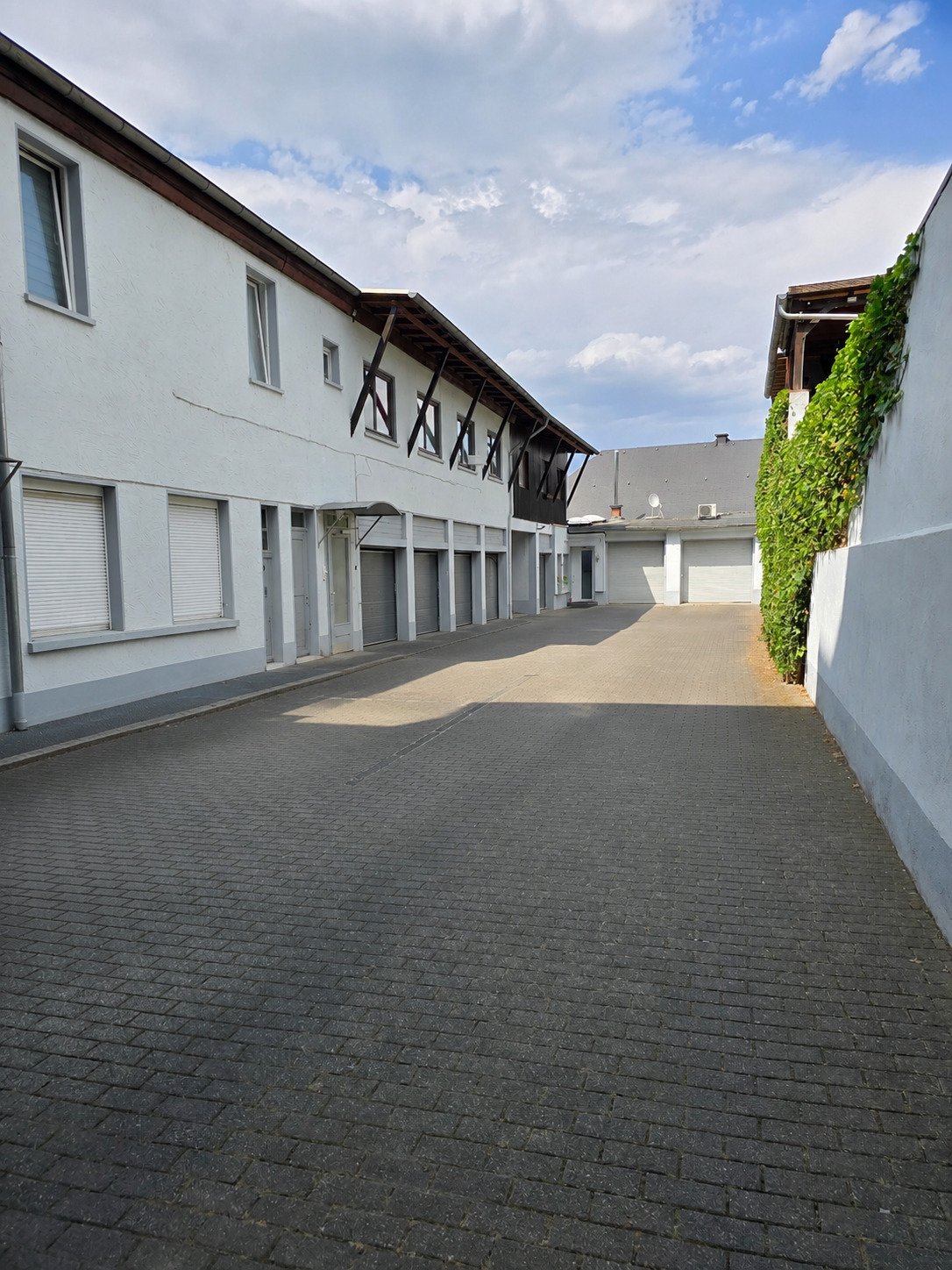Nähe Dom/Hauptmarkt * Renovierte Balkonwohnung, 2 Z, EBK, Bad, mod. 75 m² * Stellpl. optional