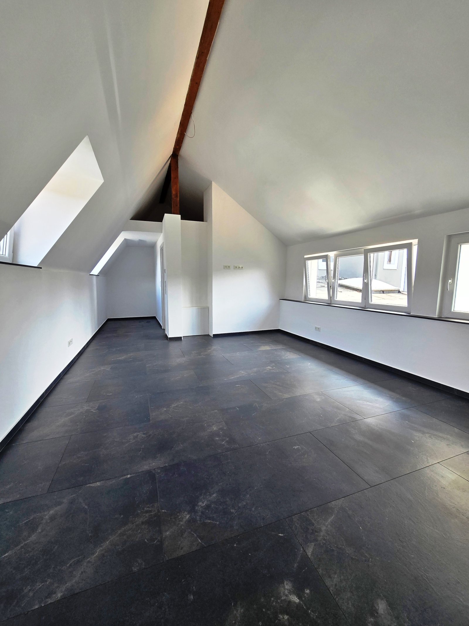 City Life PUR! Modernes Premium Apartment, kernsaniert zum Erstbezug!