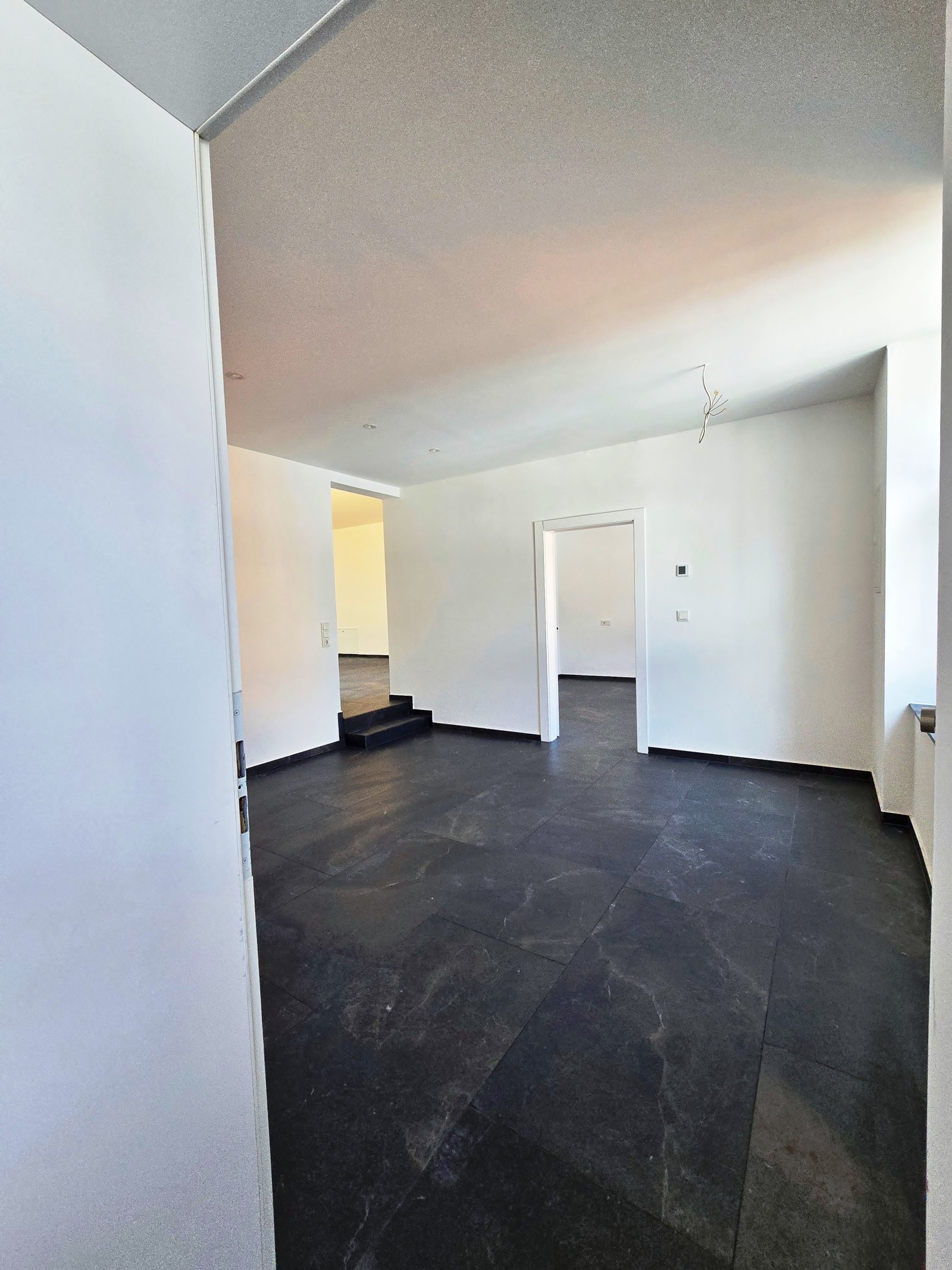 Exklusive 115 m² Dachterrassen Wohnung - 3 ZKB, 40 m² Terrasse - Erstbezug nach Kernsanierung in bester Citylage! 