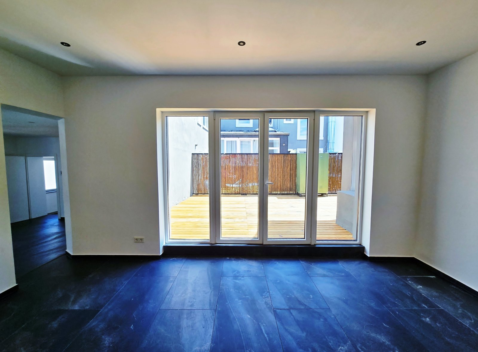 Exklusive 115 m² Dachterrassen Wohnung - 3 ZKB, 40 m² Terrasse - Erstbezug nach Kernsanierung in bester Citylage! 