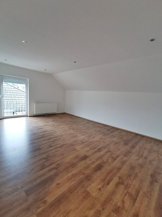 Maisonette-Whg., TOP modernisiert, ca. 81 m² 2 Z, EBK, Bad, Stellplatz, 1.-15-10.