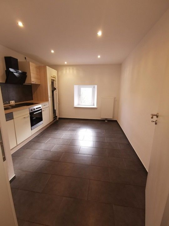 Maisonette-Whg., TOP modernisiert, ca. 81 m² 2 Z, EBK, Bad, Stellplatz, 1.-15-10.