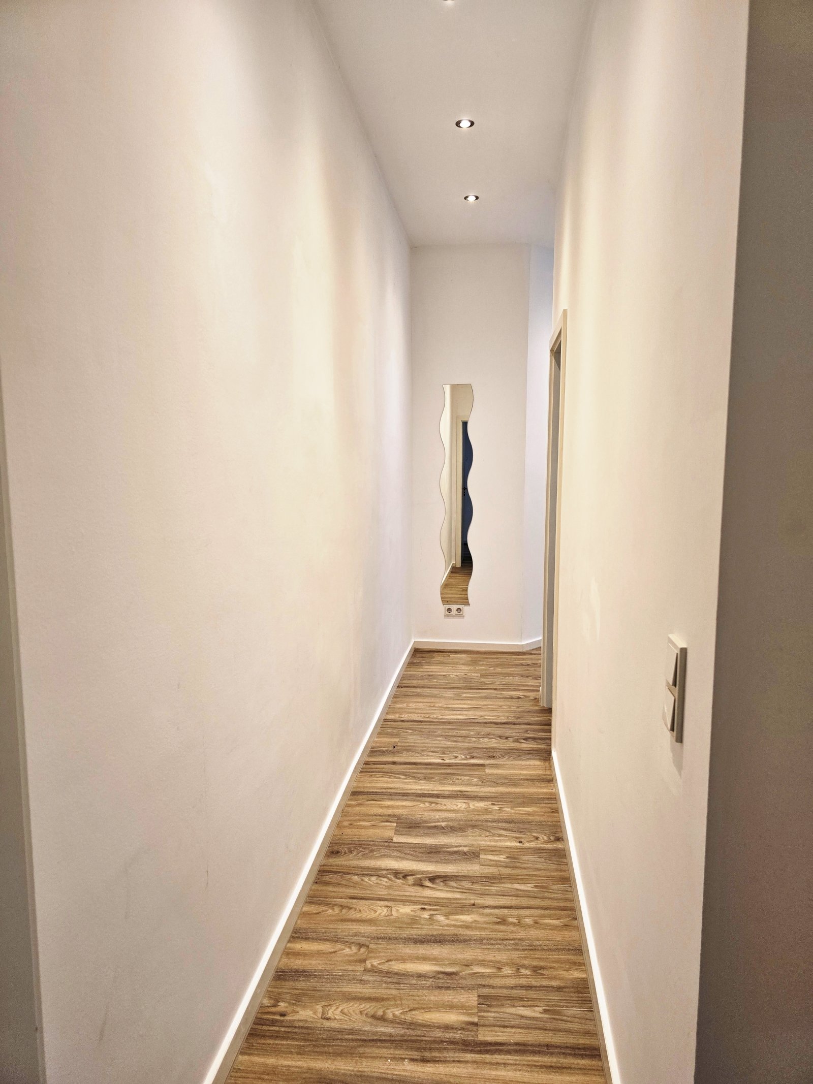 Zentrale Lage trifft modernen Komfort - Newertige 70 m², 2 ZKB, incl. EBK und Stellplatz