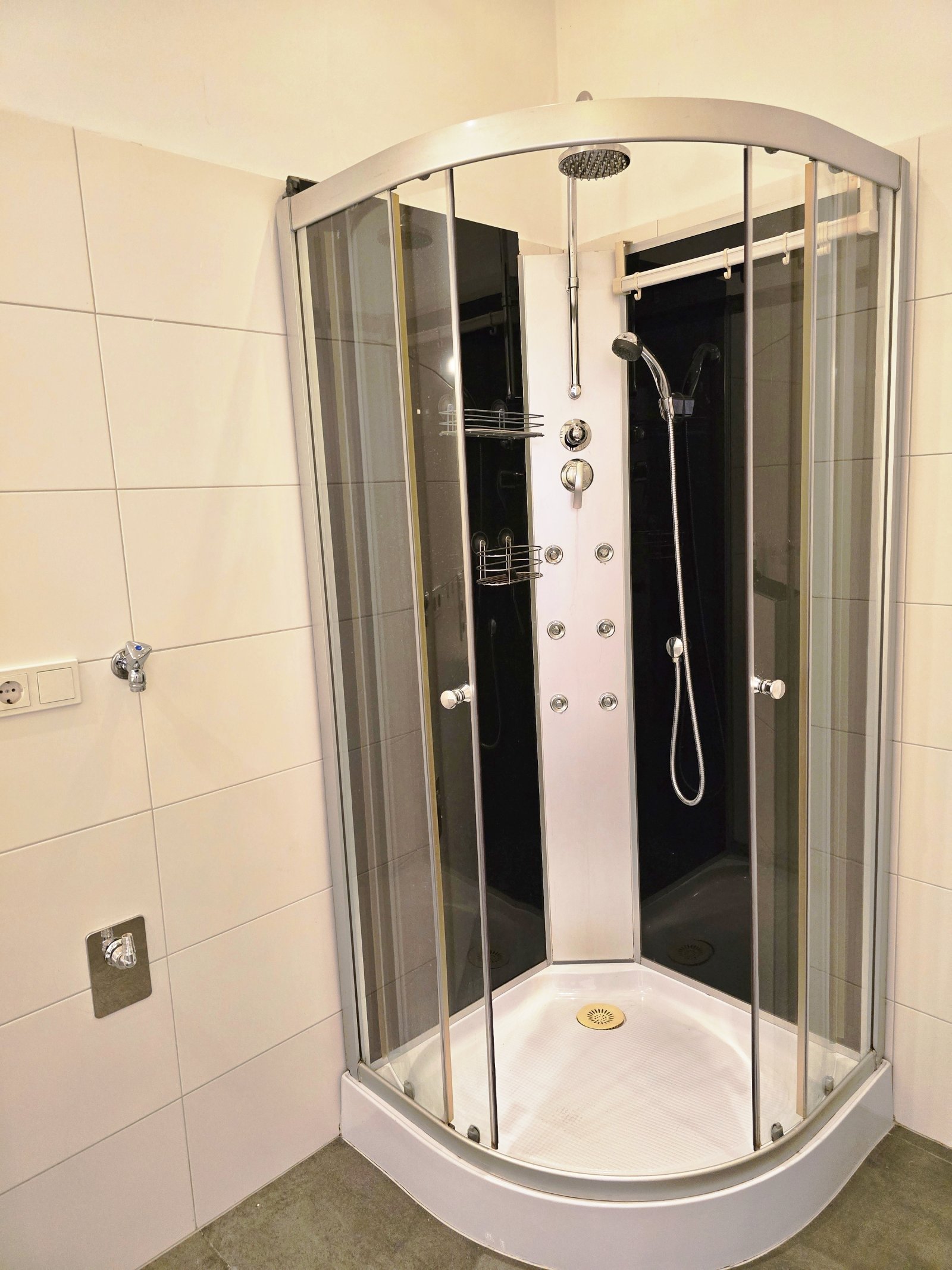 Zentrale Lage trifft modernen Komfort - Newertige 70 m², 2 ZKB, incl. EBK und Stellplatz