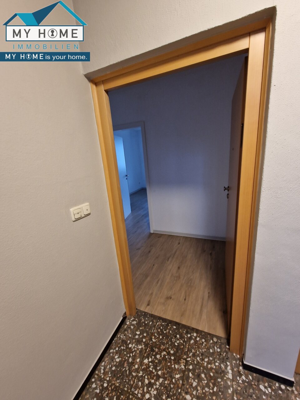  Wohnungseingangstür
