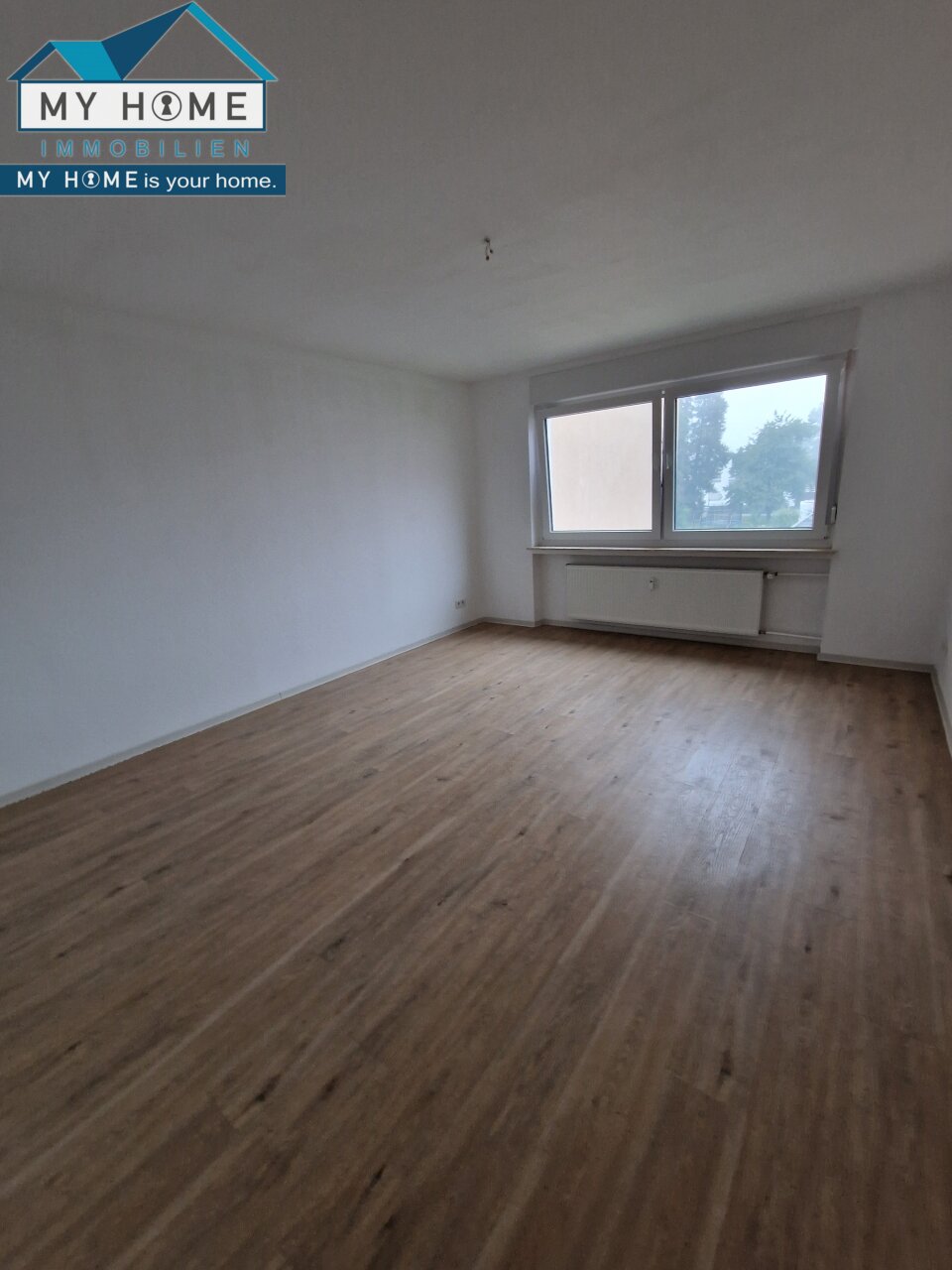  großes lichthelles Wohnzimmer