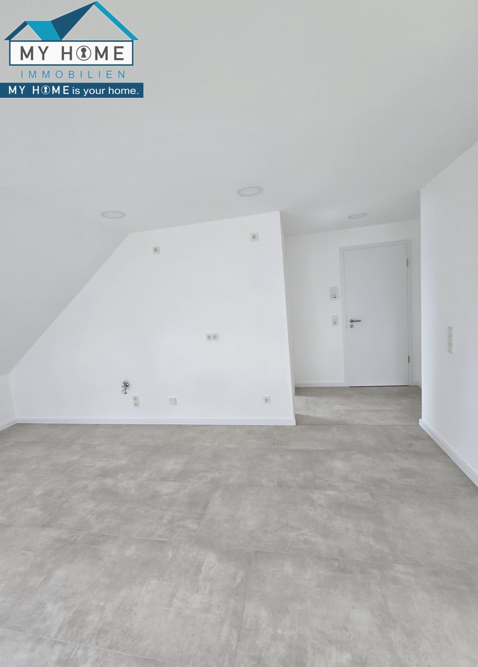  Küchen Installationswand und Wohnungseingangstür