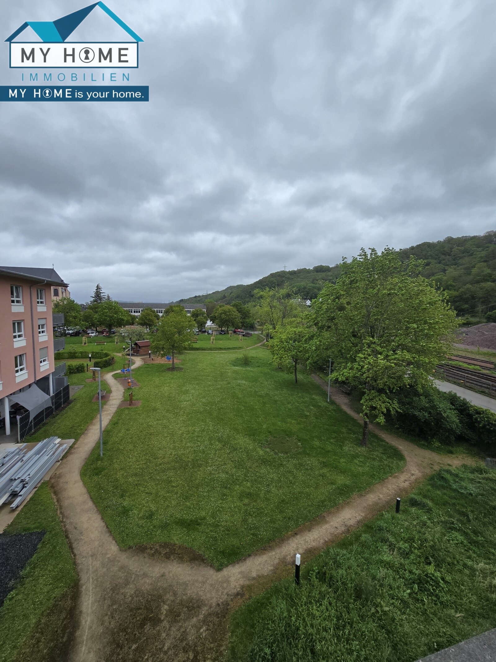  Blick auf Park von Badezimmerfenster