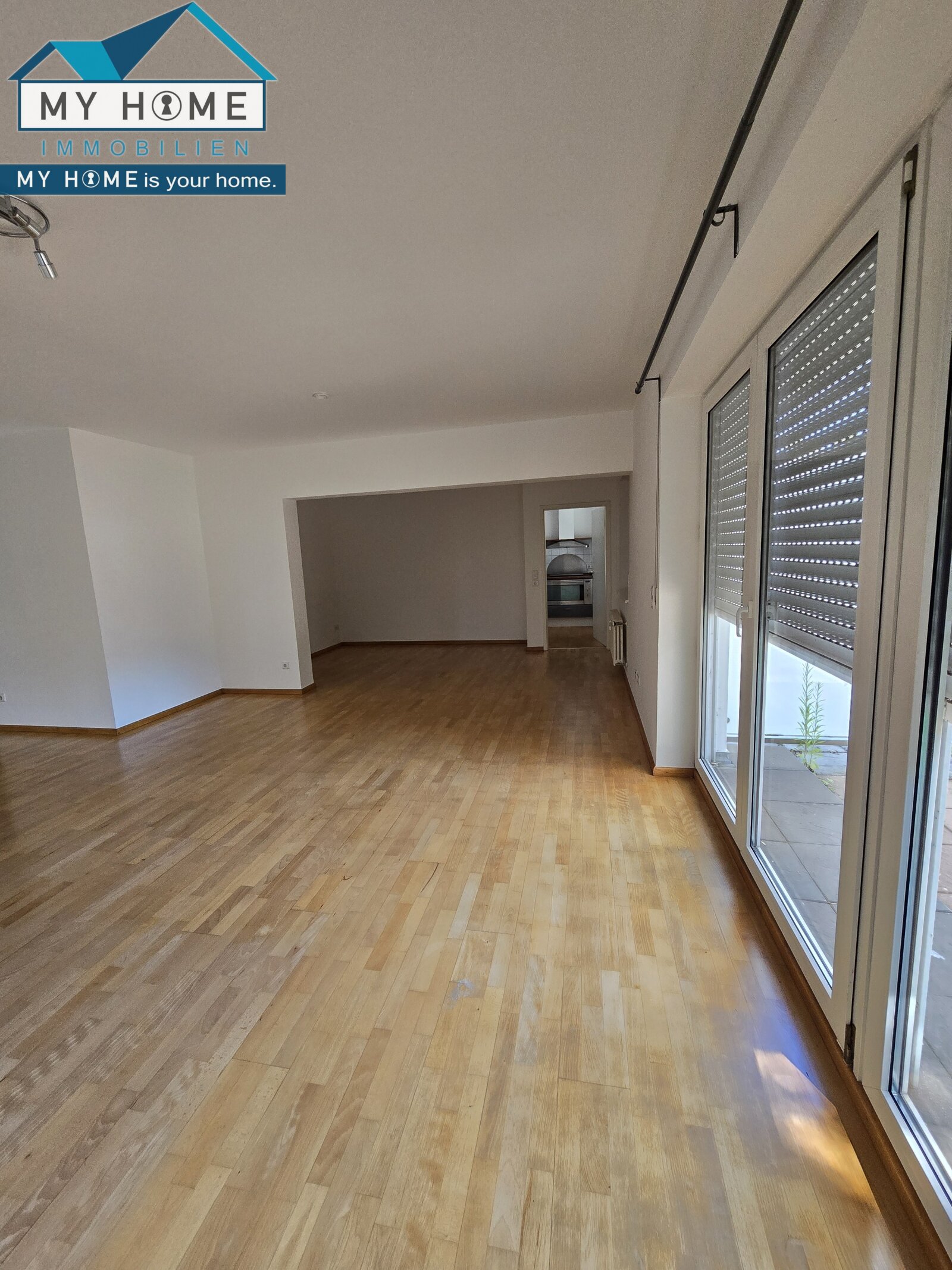 Blick zu Essbereich/Küche Blick zu Essbereich/Küche