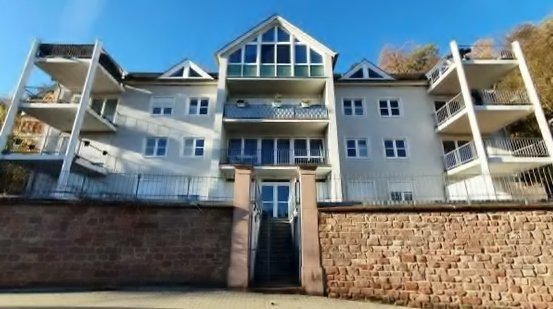 Wohnhaus mit Eingang Wohnhaus mit Eingang