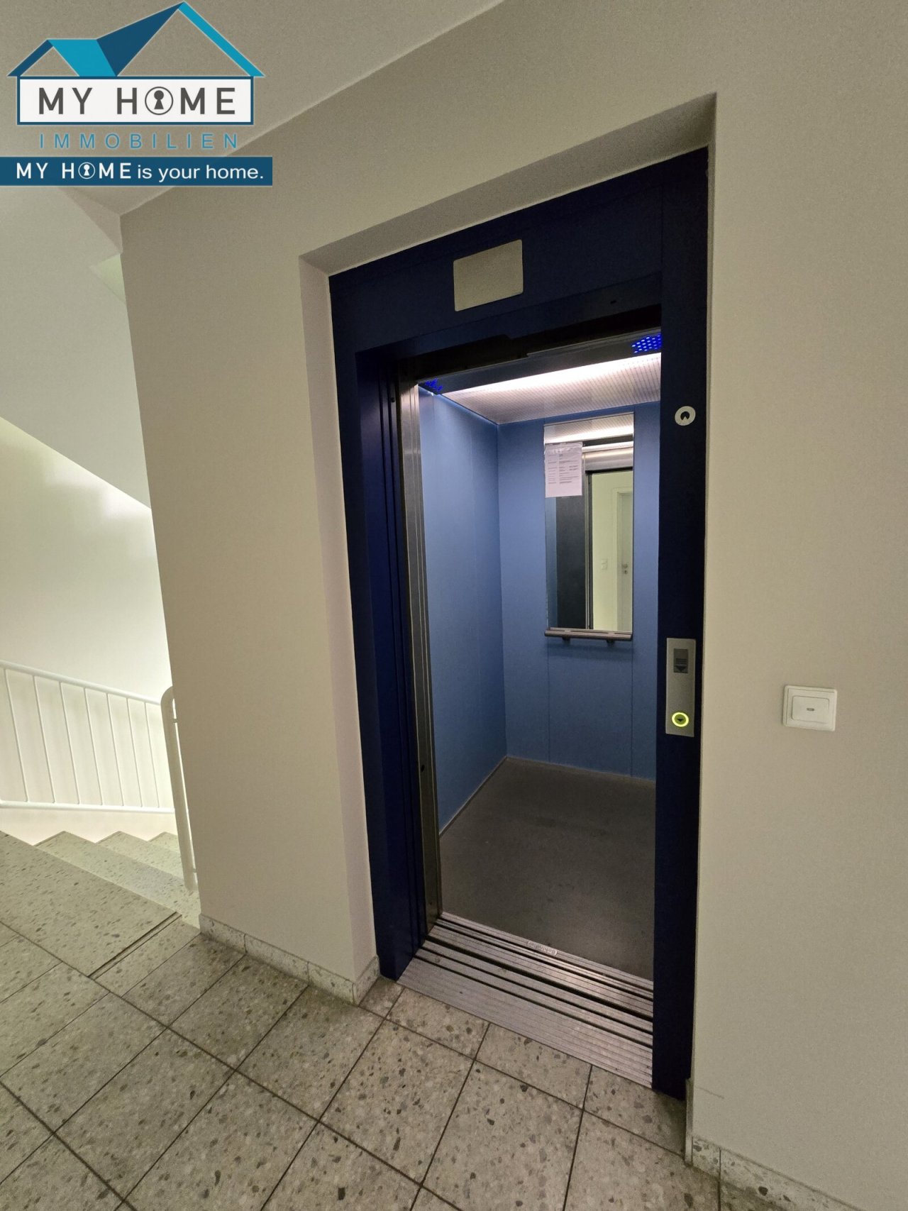 Aufzug zur 1. Etage Aufzug zur 1. Etage