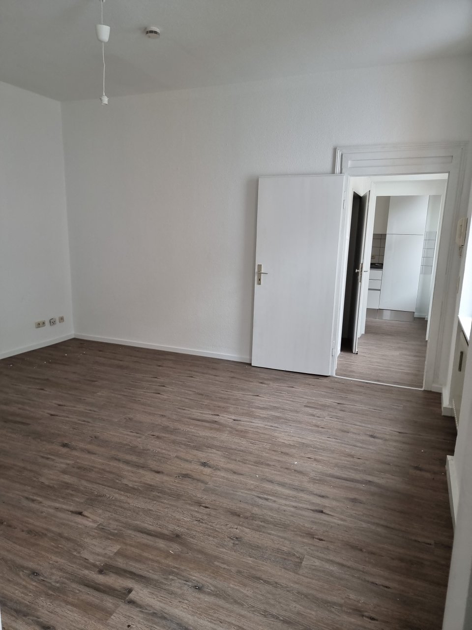 gr. Wohnzimmer, Blick Diele, Küche gr. Wohnzimmer, Blick Diele, Küche