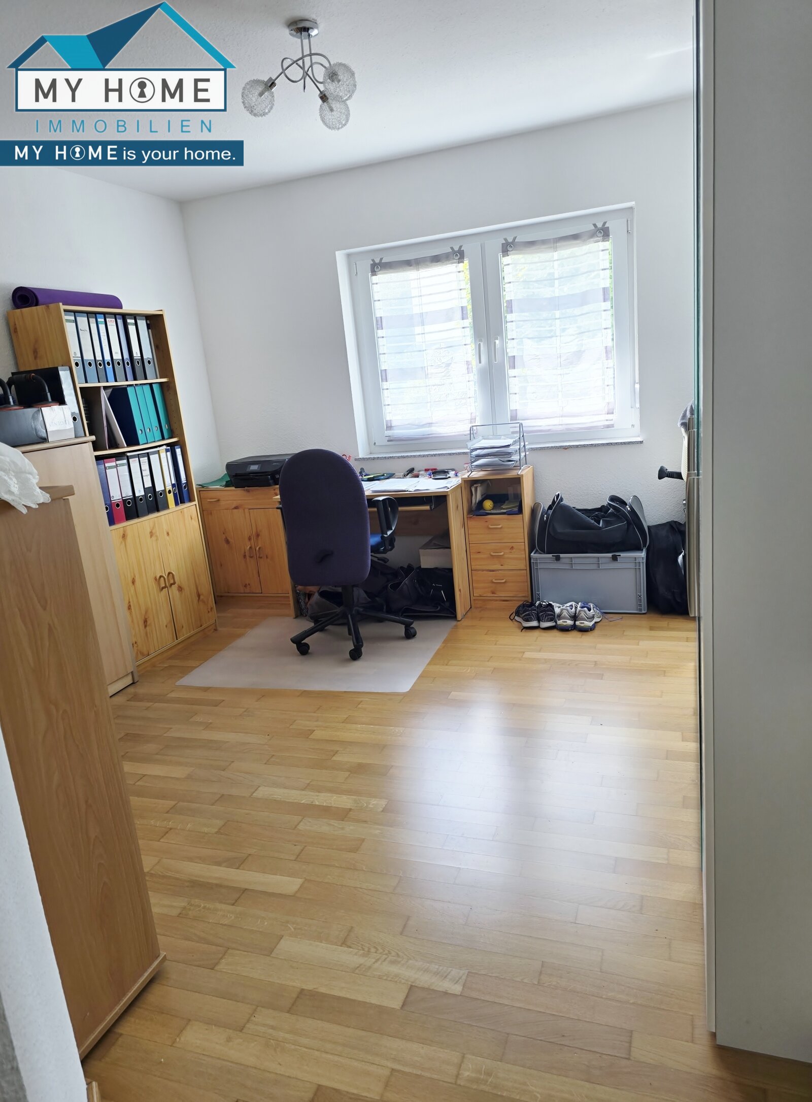 normal Haupt Schlafzimmer, derzeit Homeoffice normal Haupt Schlafzimmer, derzeit Homeoffice