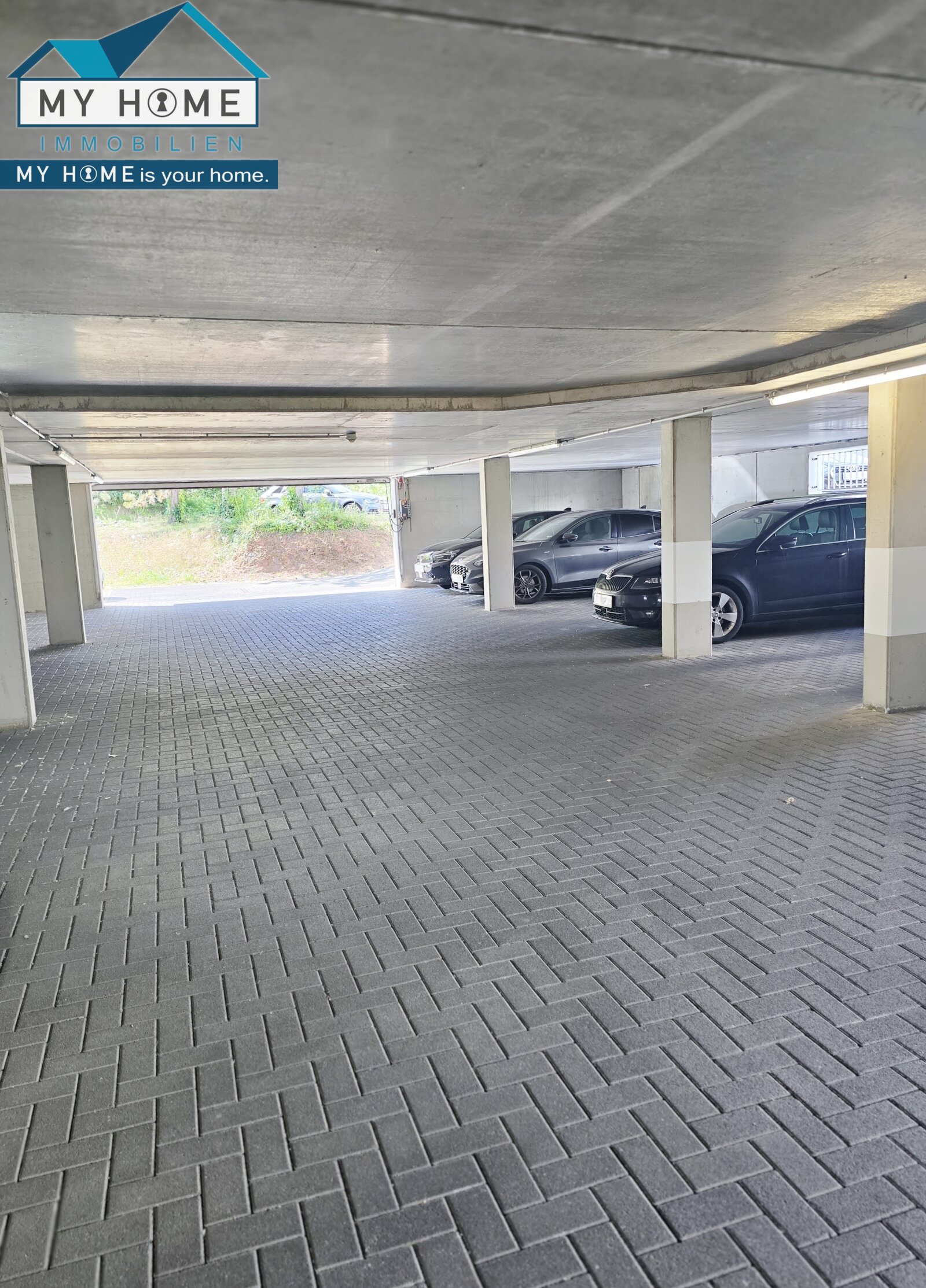 Tiefgarage mit Einfahrt Tiefgarage mit Einfahrt