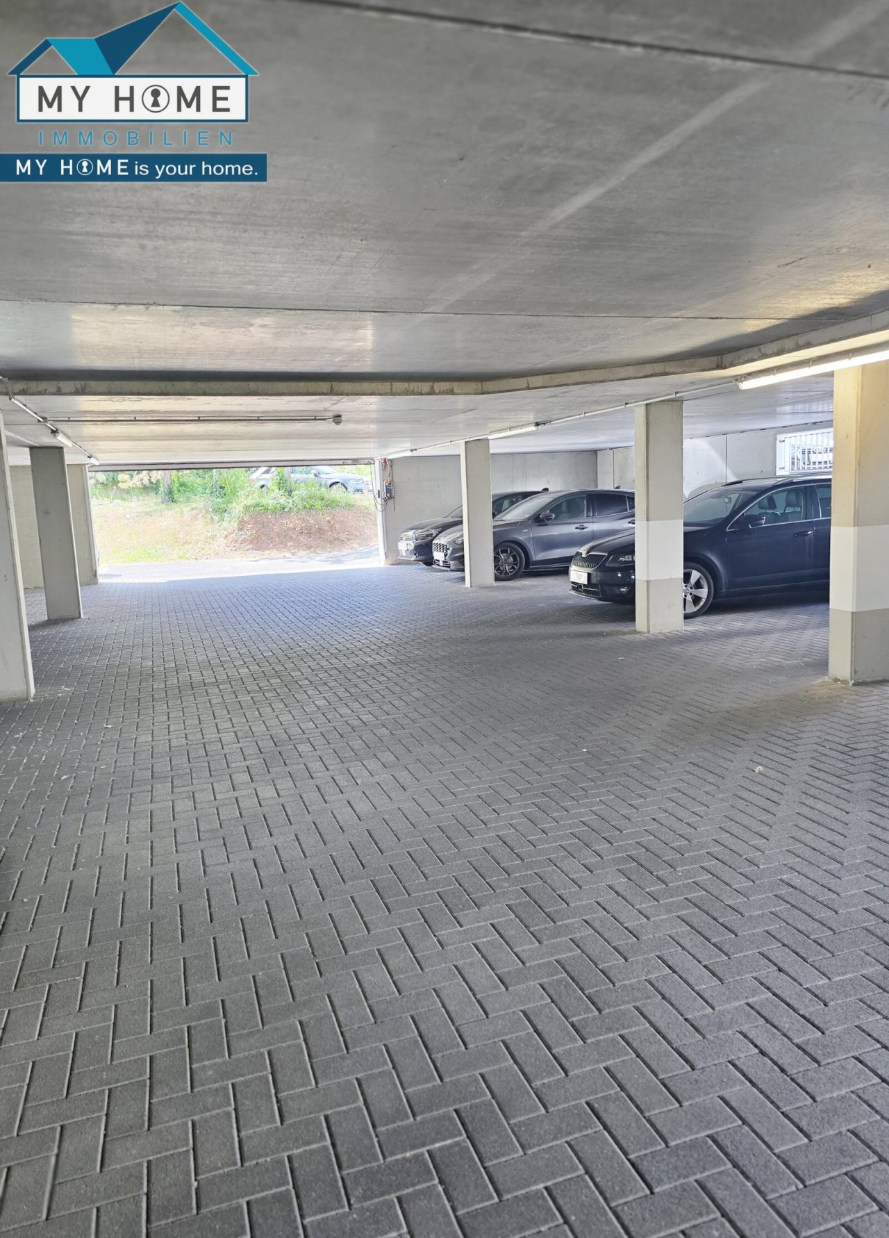  Tiefgarage mit Einfahrt