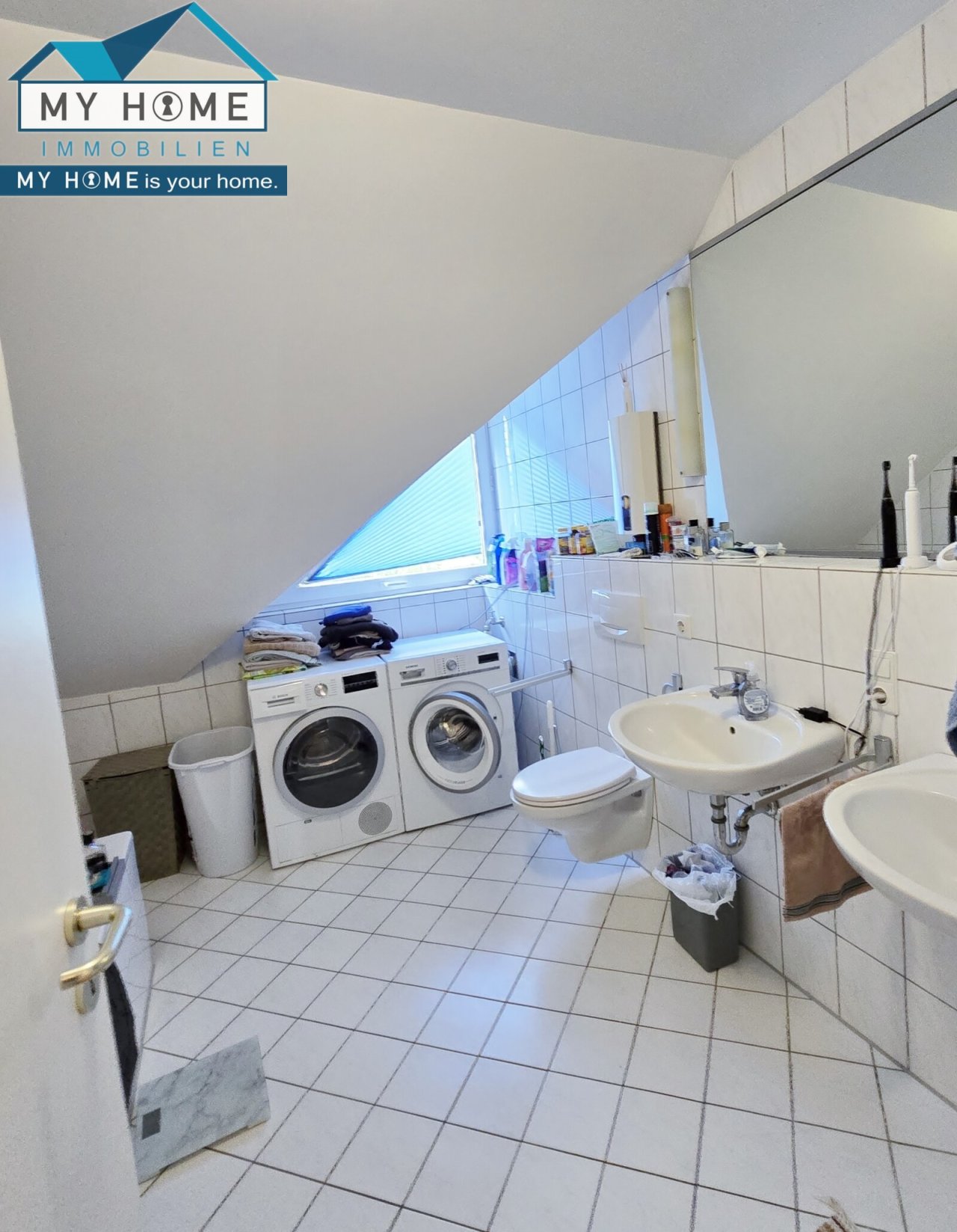 großes Bad mit Wanne/Dusche & Waschm. Anschl. großes Bad mit Wanne/Dusche & Waschm. Anschl.