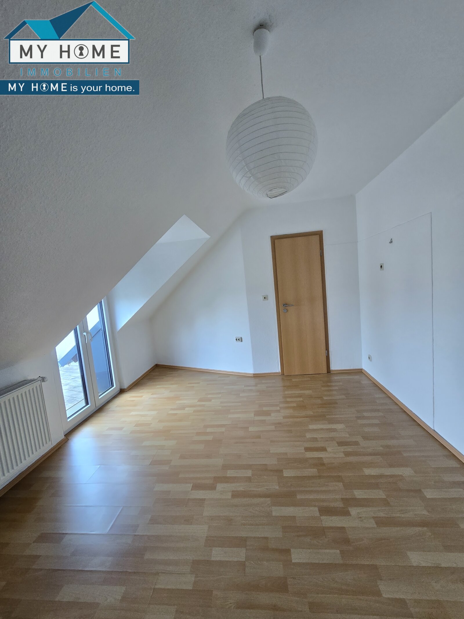 Zimmer 1 (Kind evtl.) mit Balkontür Zimmer 1 (Kind evtl.) mit Balkontür