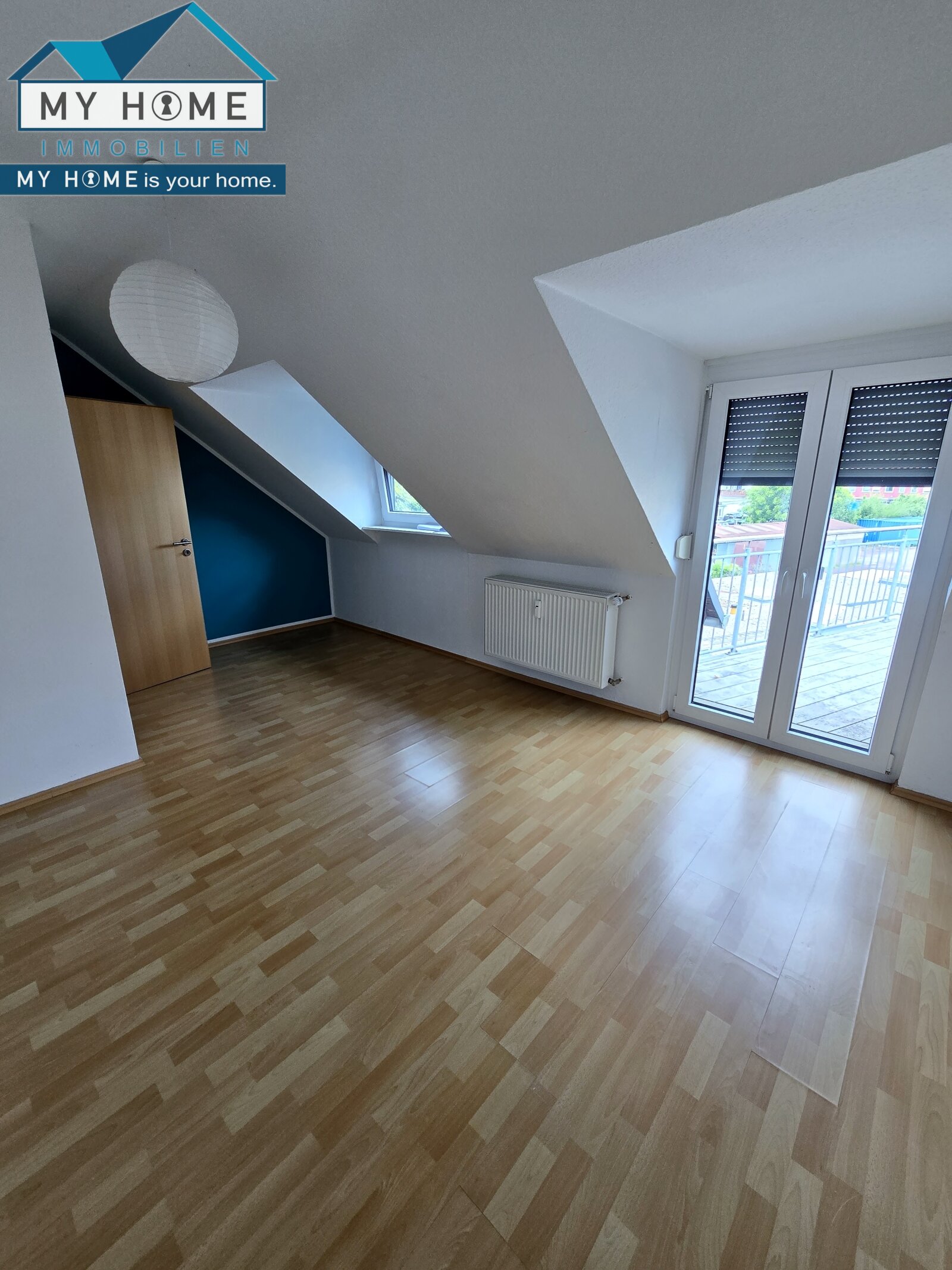 Andere Perspektive mit Balkontür Andere Perspektive mit Balkontür