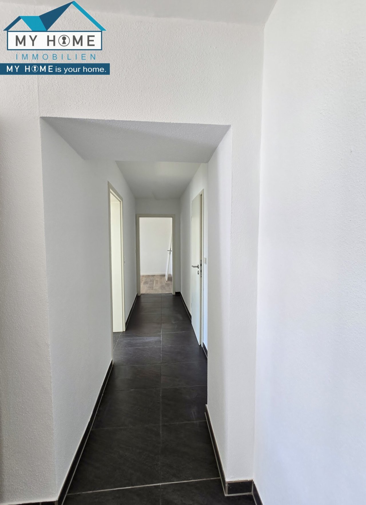 Blick vom WZ/Küche durch Diele zu Schlafzimmer Blick vom WZ/Küche durch Diele zu Schlafzimmer
