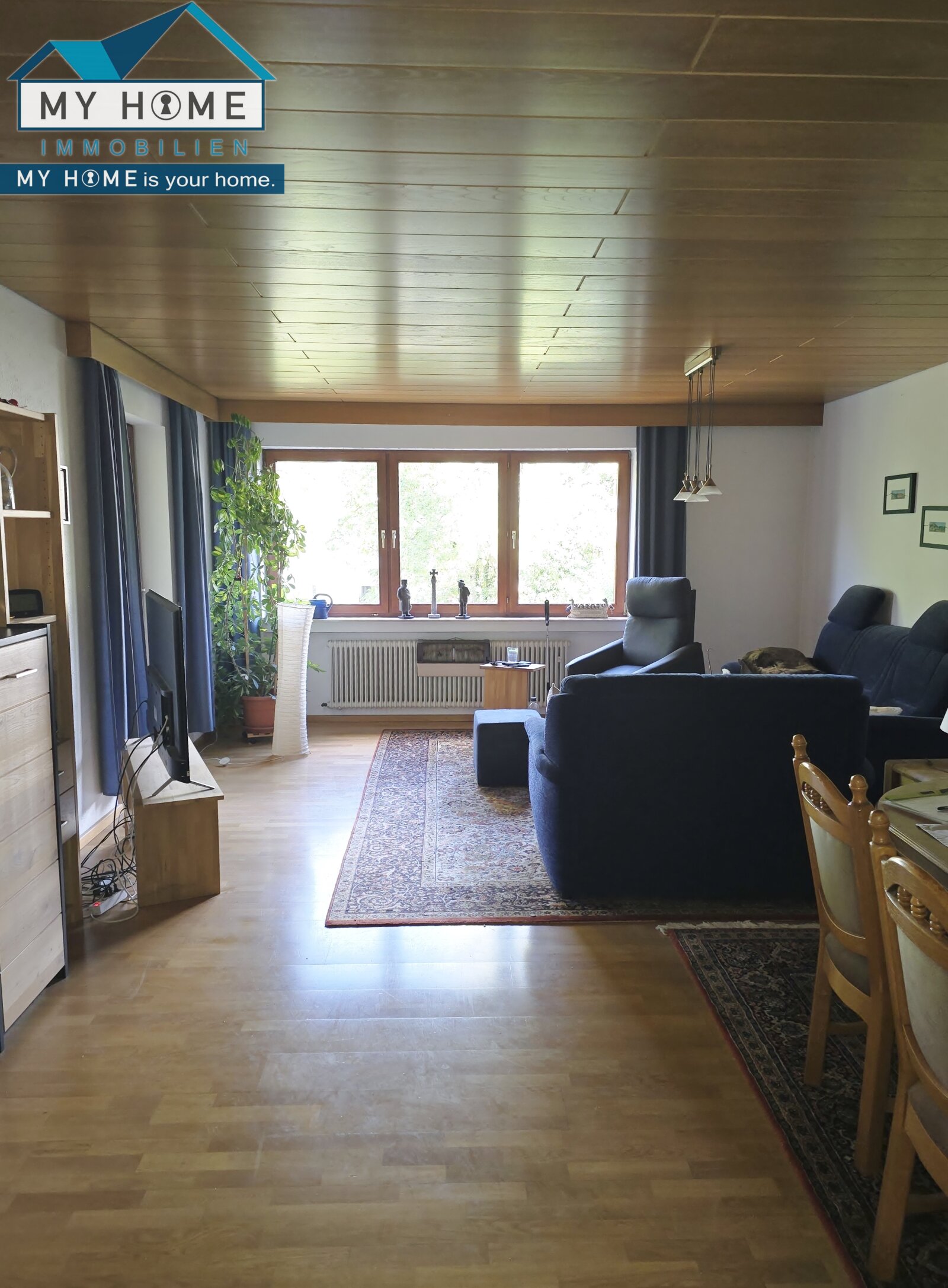 Wohnzimmer, links Balkon Wohnzimmer, links Balkon