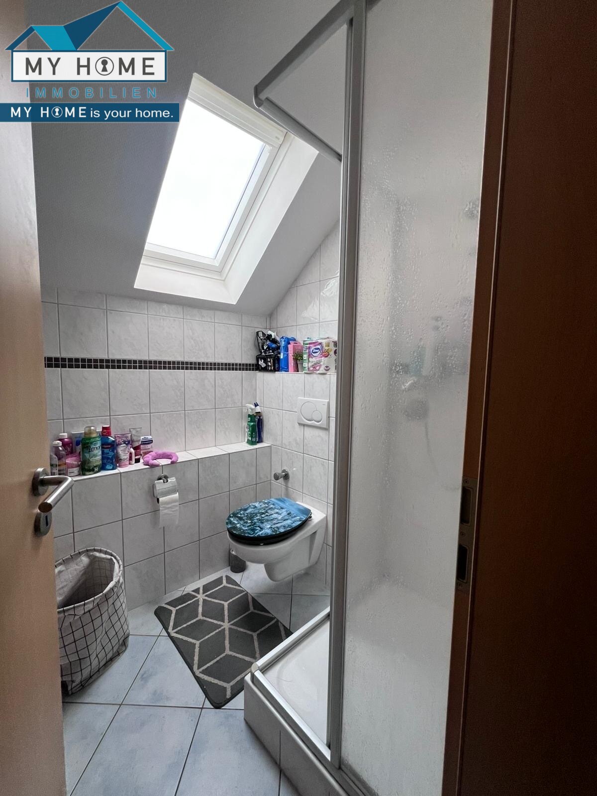 Badezimmer mit Dusche Badezimmer mit Dusche