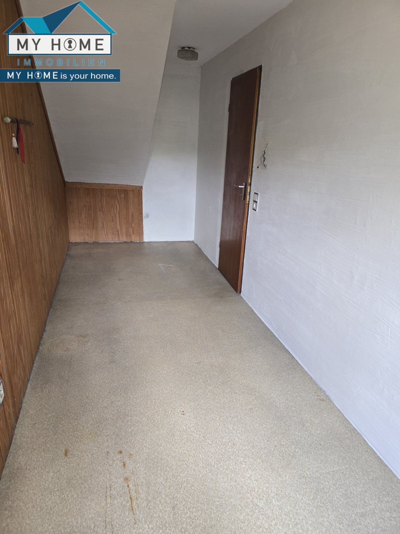  Kinderzimmer OG Blick zur Tür/Flur