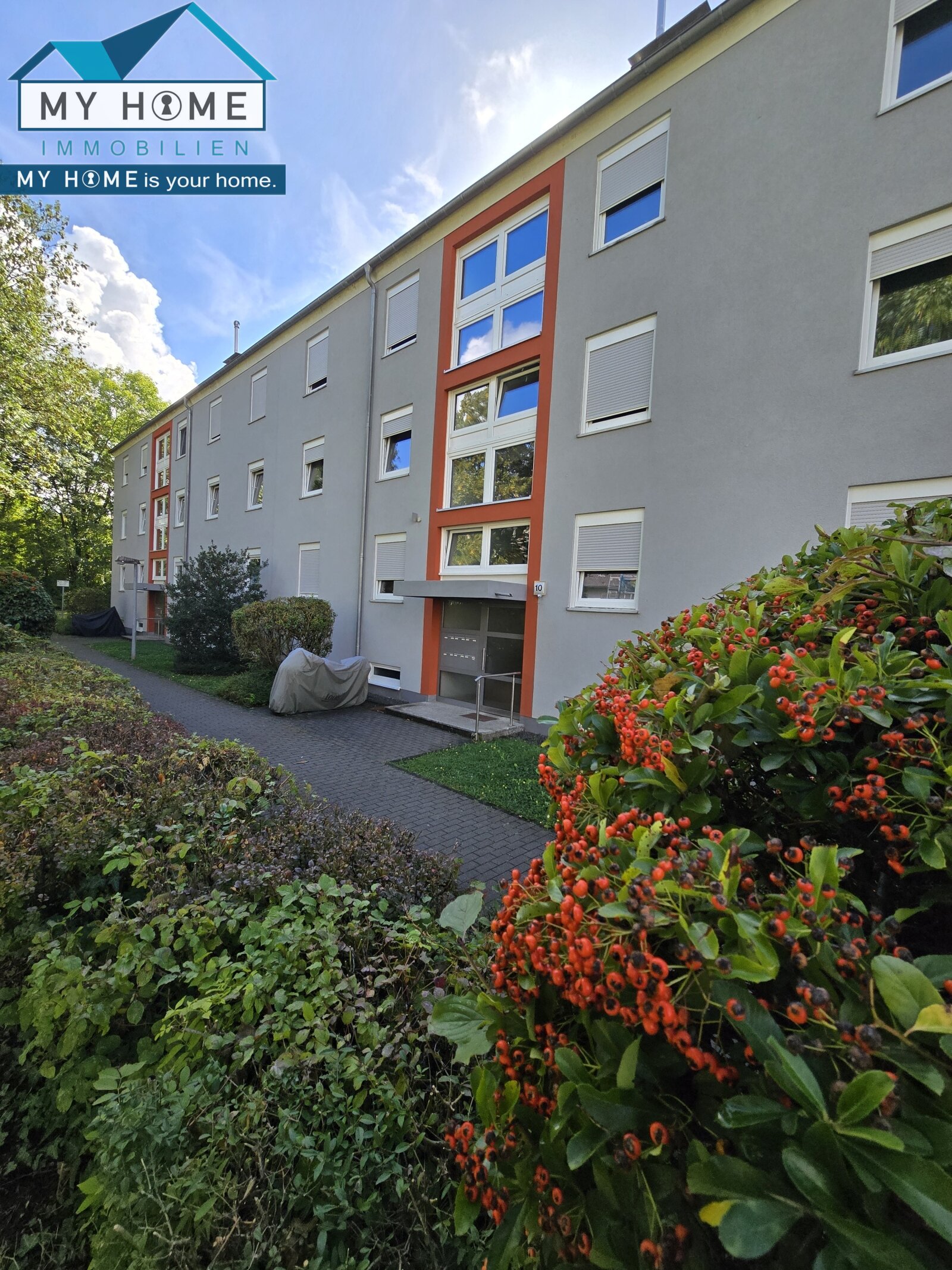 Vorderansicht des 6 Familien Hauses Vorderansicht des 6 Familien Hauses