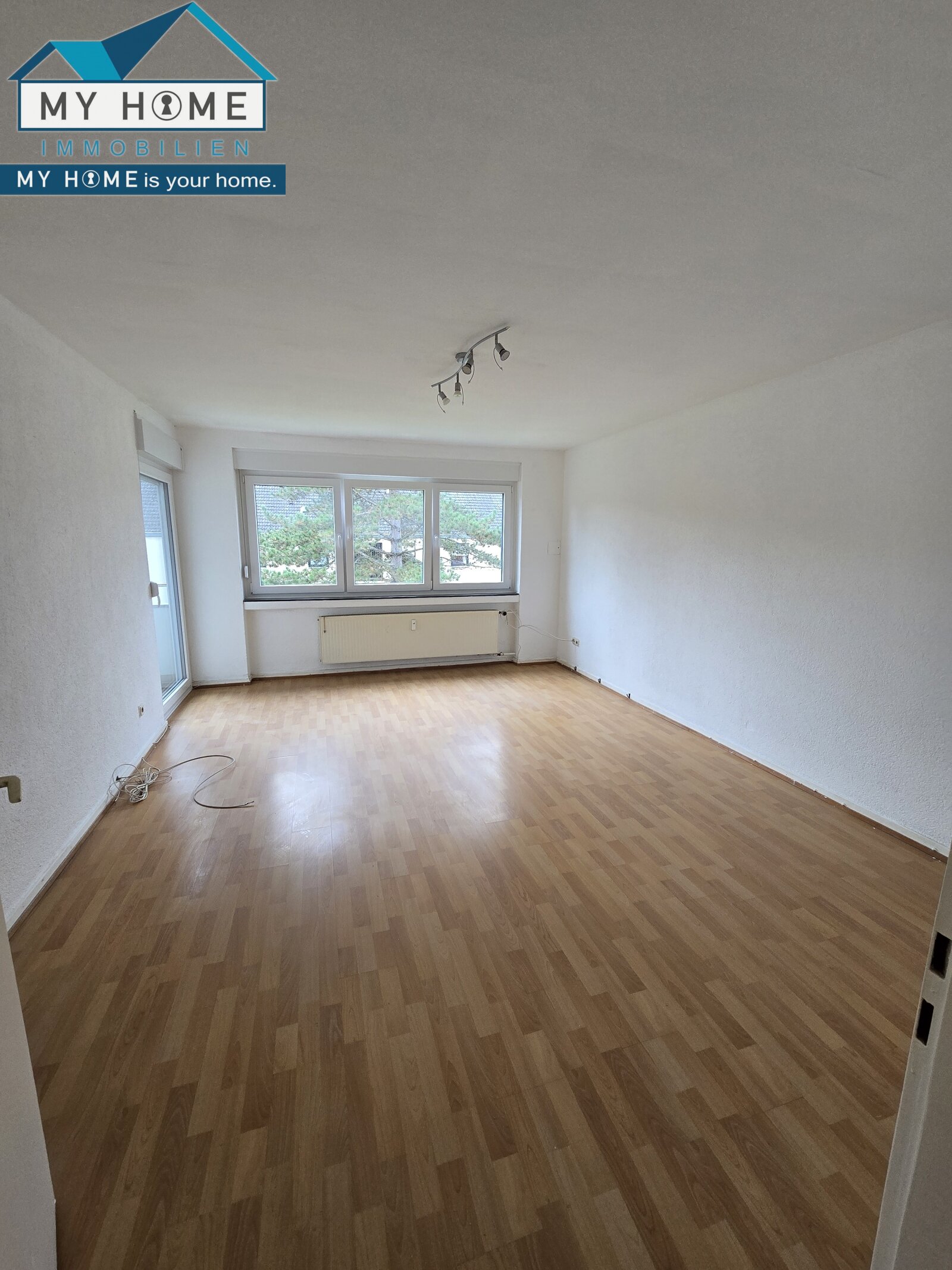 großes, helles Wohnzimmer großes, helles Wohnzimmer