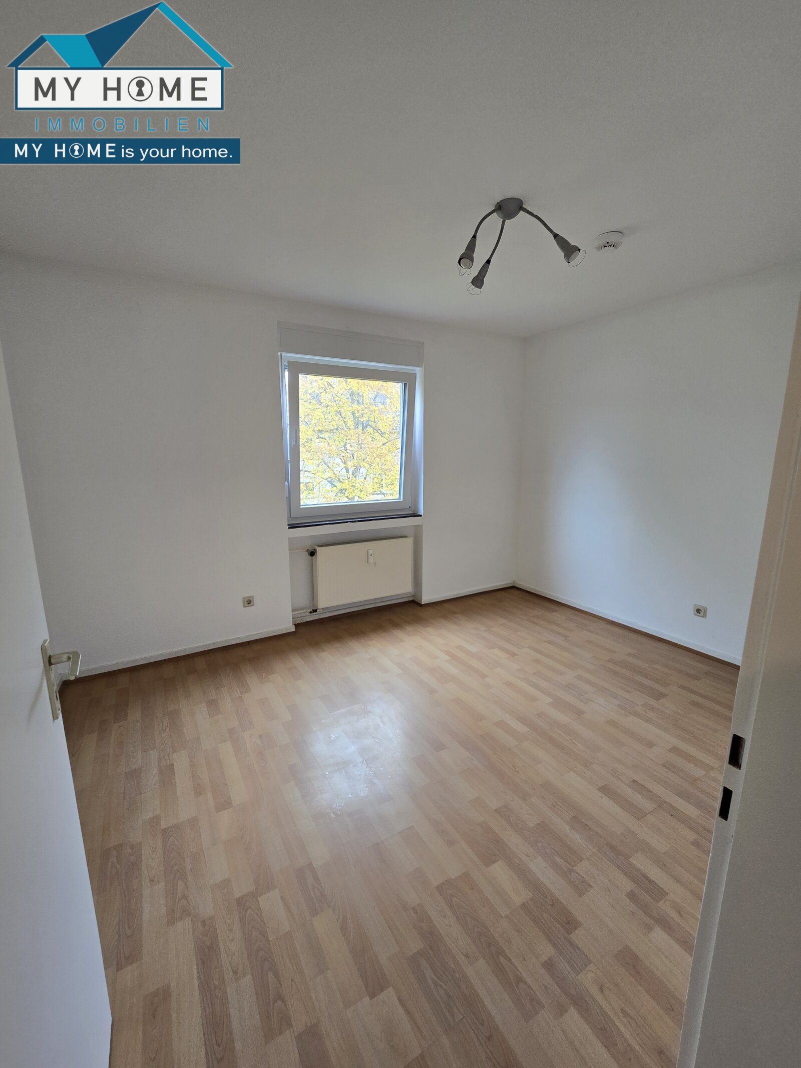 2. Schlaf-, Kinderzimmer, Büro etc. 2. Schlaf-, Kinderzimmer, Büro etc.