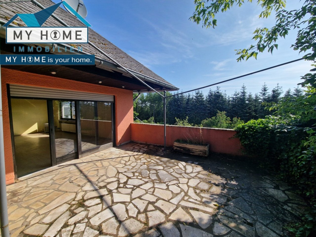 ca. 30 m² große Sonnenterrasse  ca. 30 m² große Sonnenterrasse