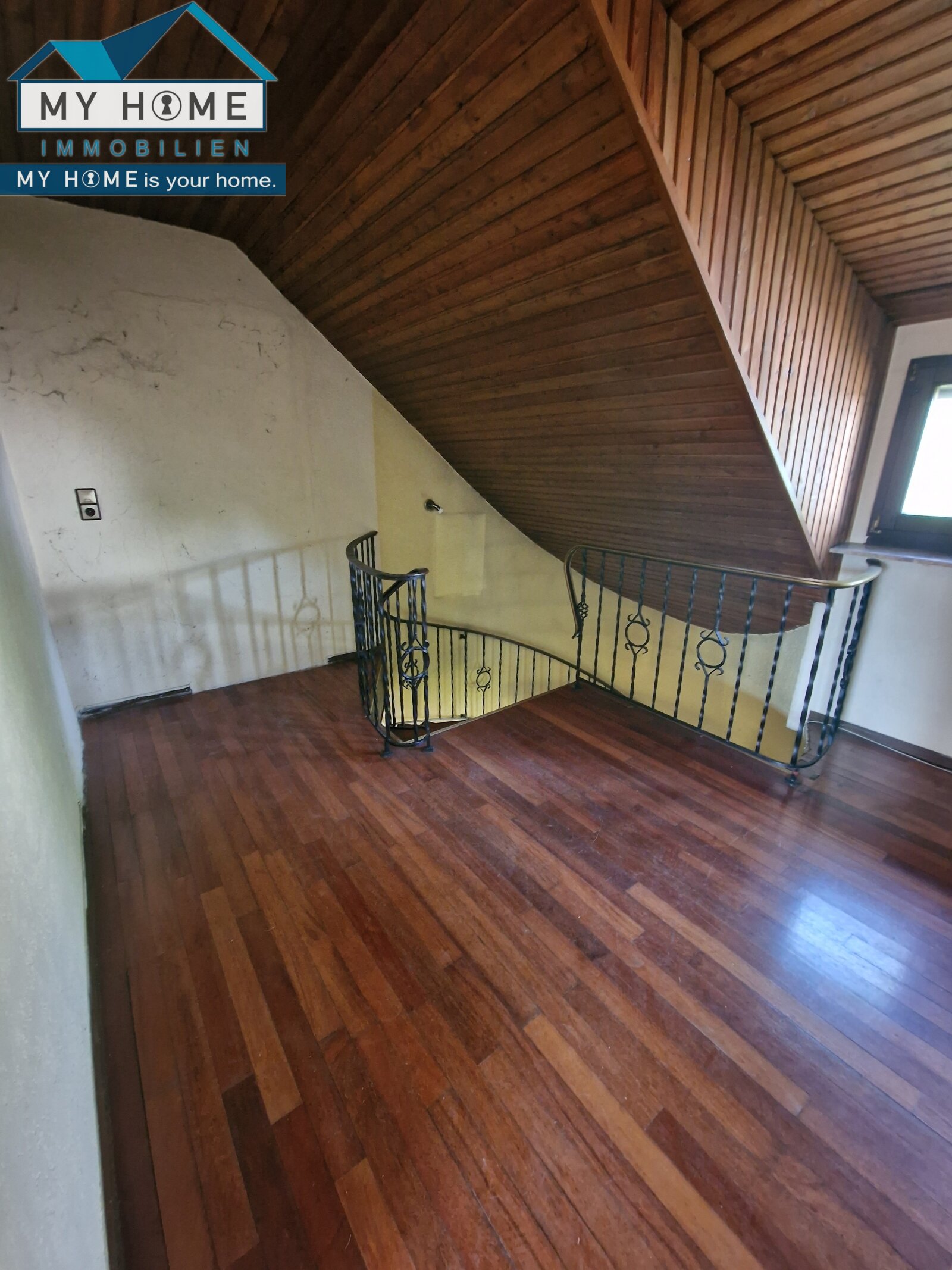 Blick über Diele im OG zur Treppe  Blick über Diele im OG zur Treppe