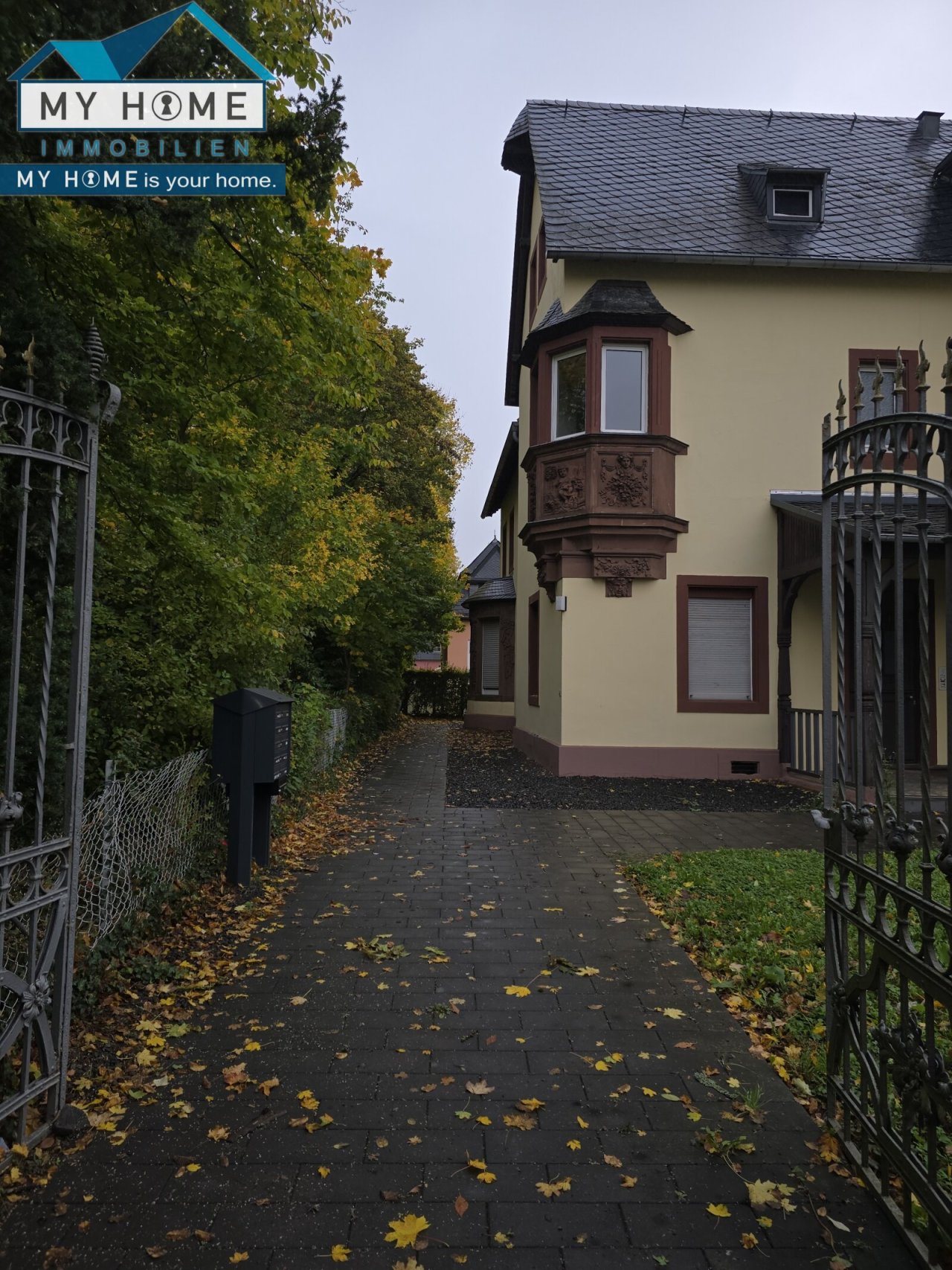 Blick auf den linken Weg zum Apartment  Blick auf den linken Weg zum Apartment