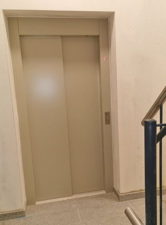 bequemer, großer Aufzug