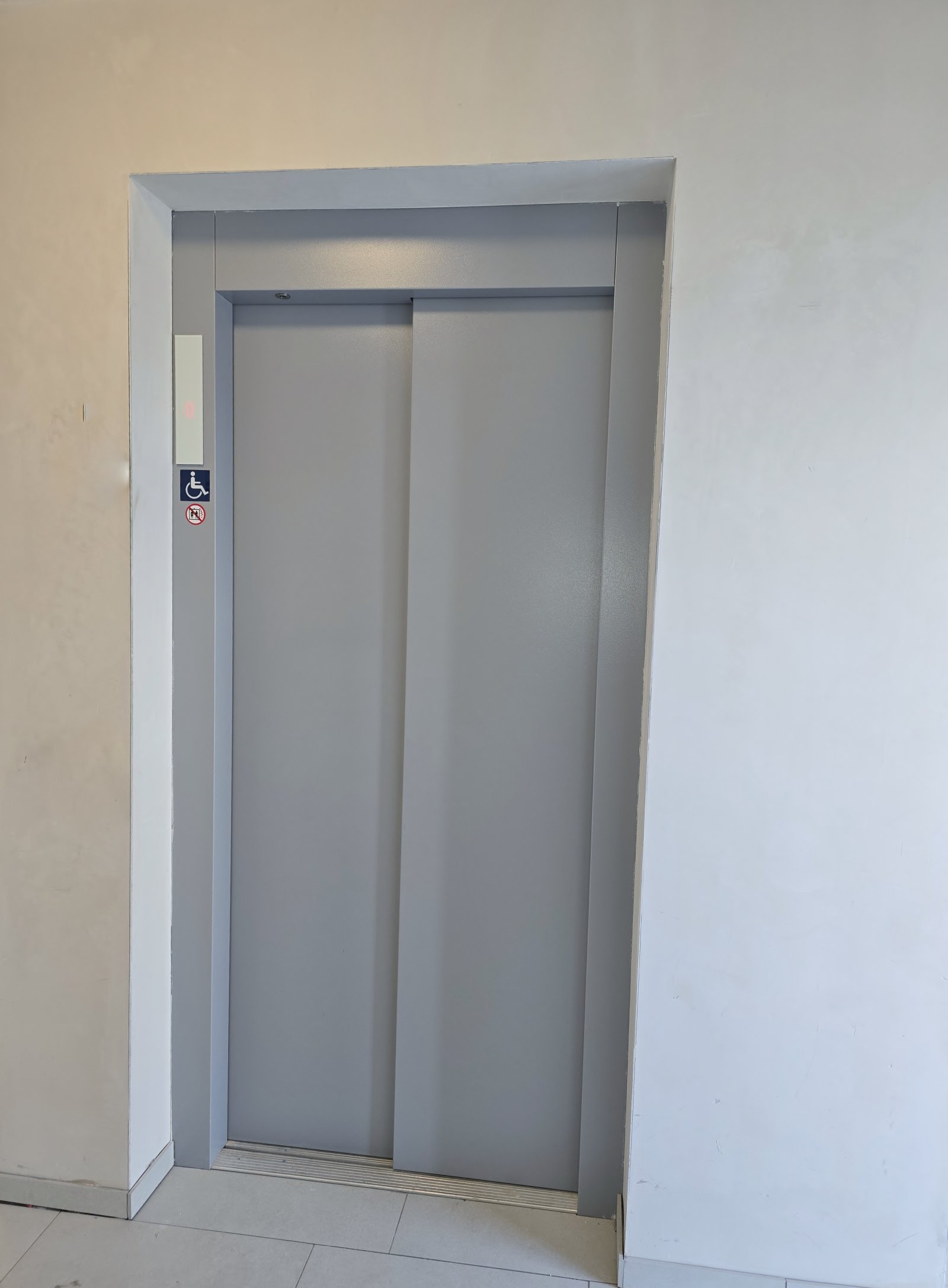 Aufzug in Hausflur Aufzug in Hausflur