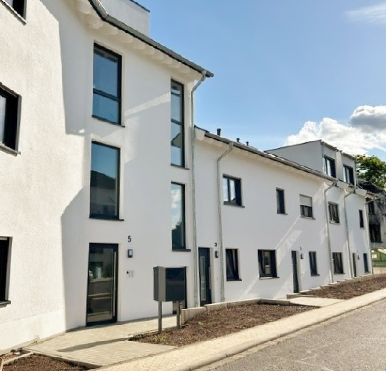 Haus Vorderseite mit Eingang Haus Vorderseite mit Eingang