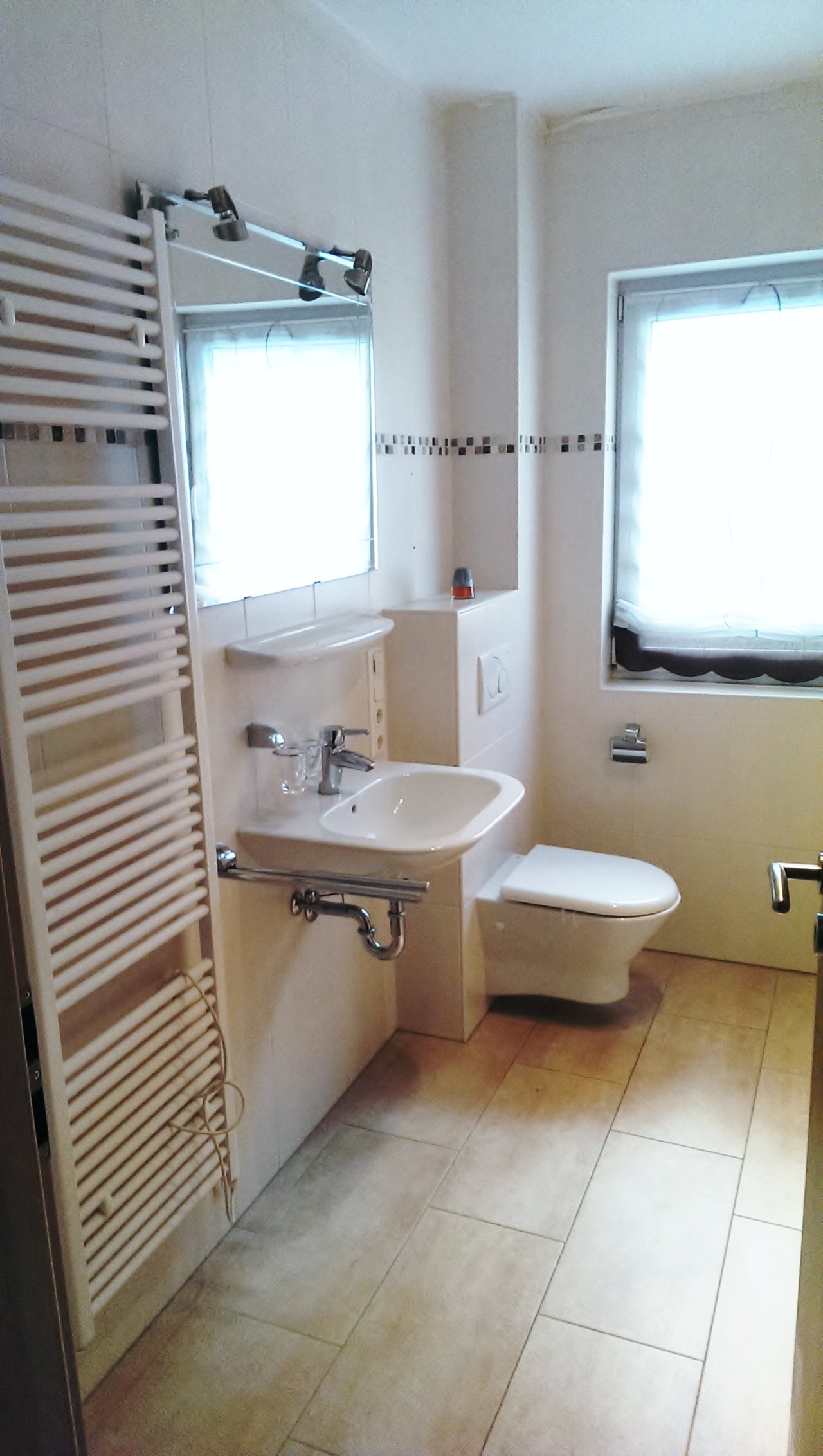 Bad / rechte Seite Wanne/Dusche