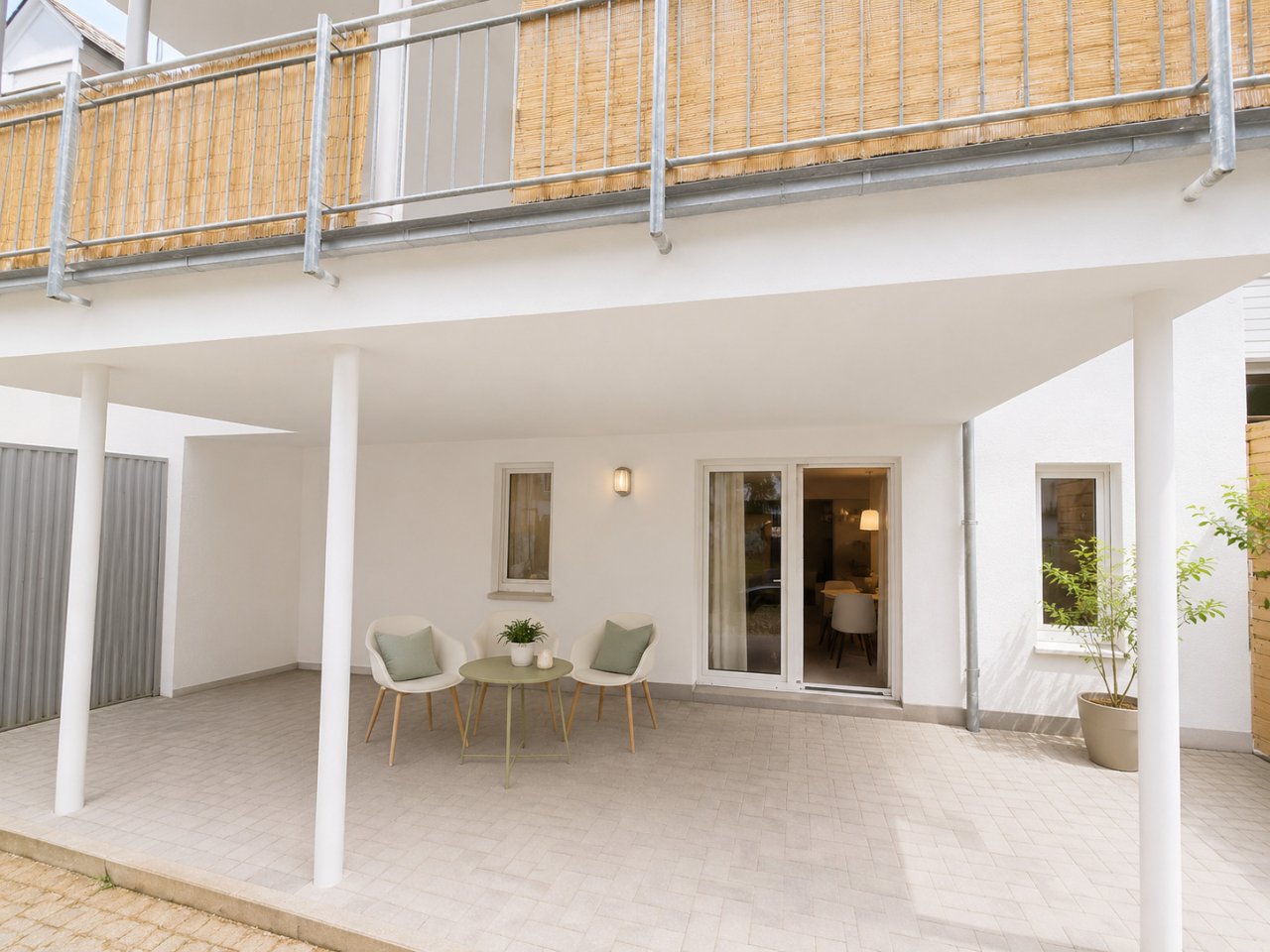 eigene große Terrasse eigene große Terrasse