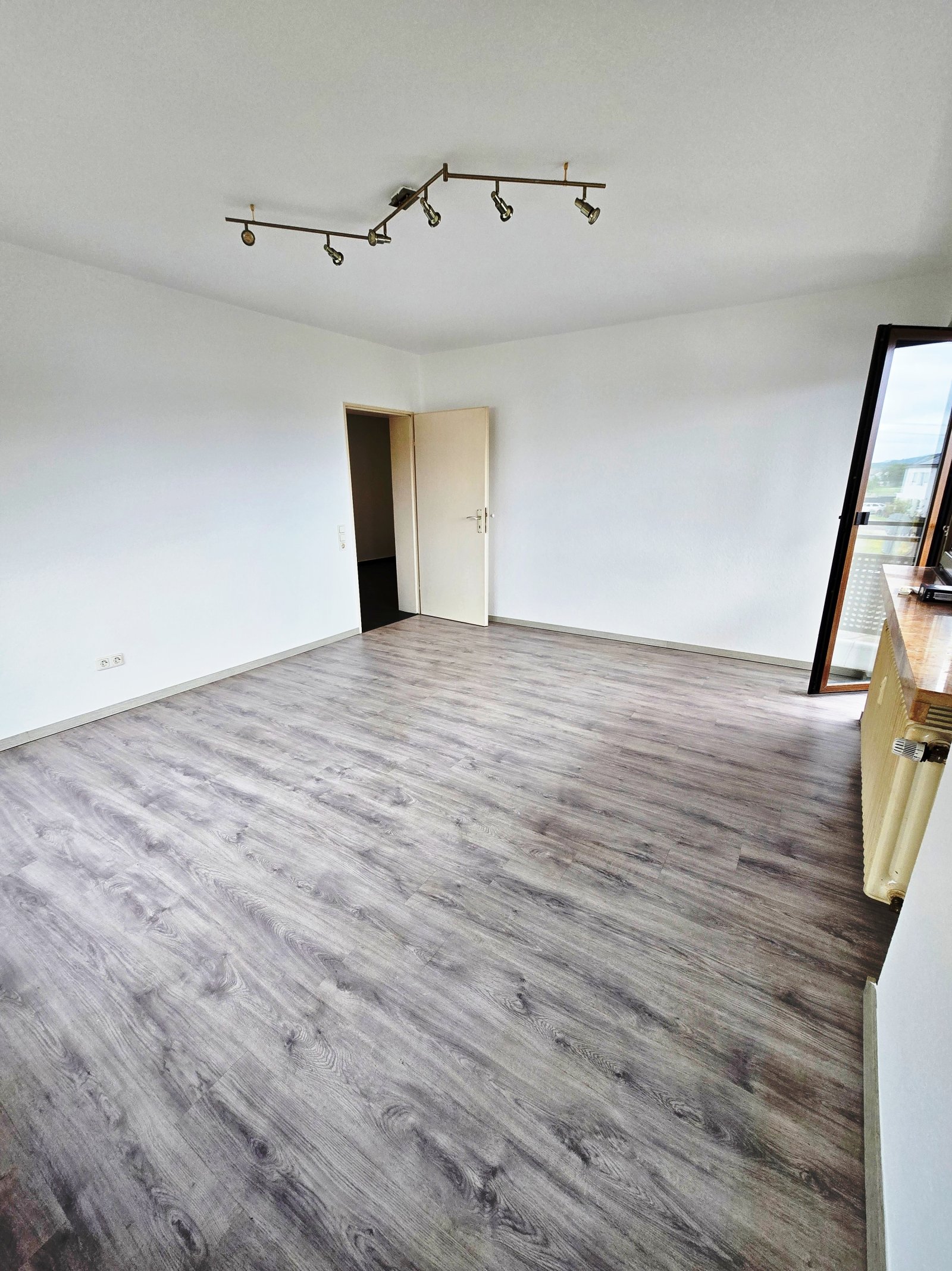 Blick zur Wohnzimmertür Blick zur Wohnzimmertür