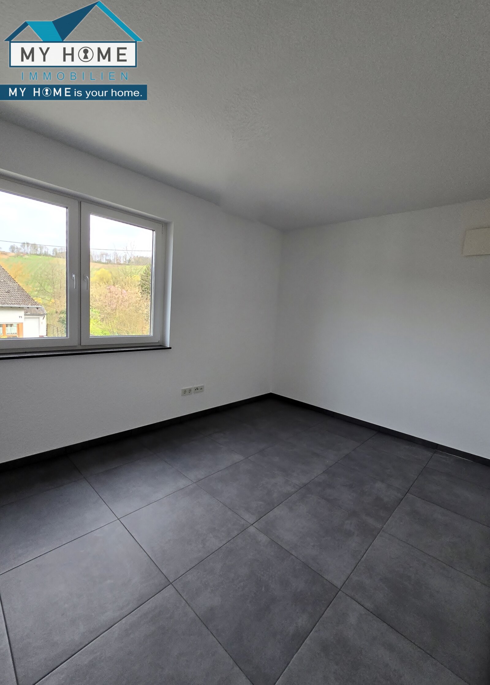  Schlafzimmer mit Blick in Weinberge