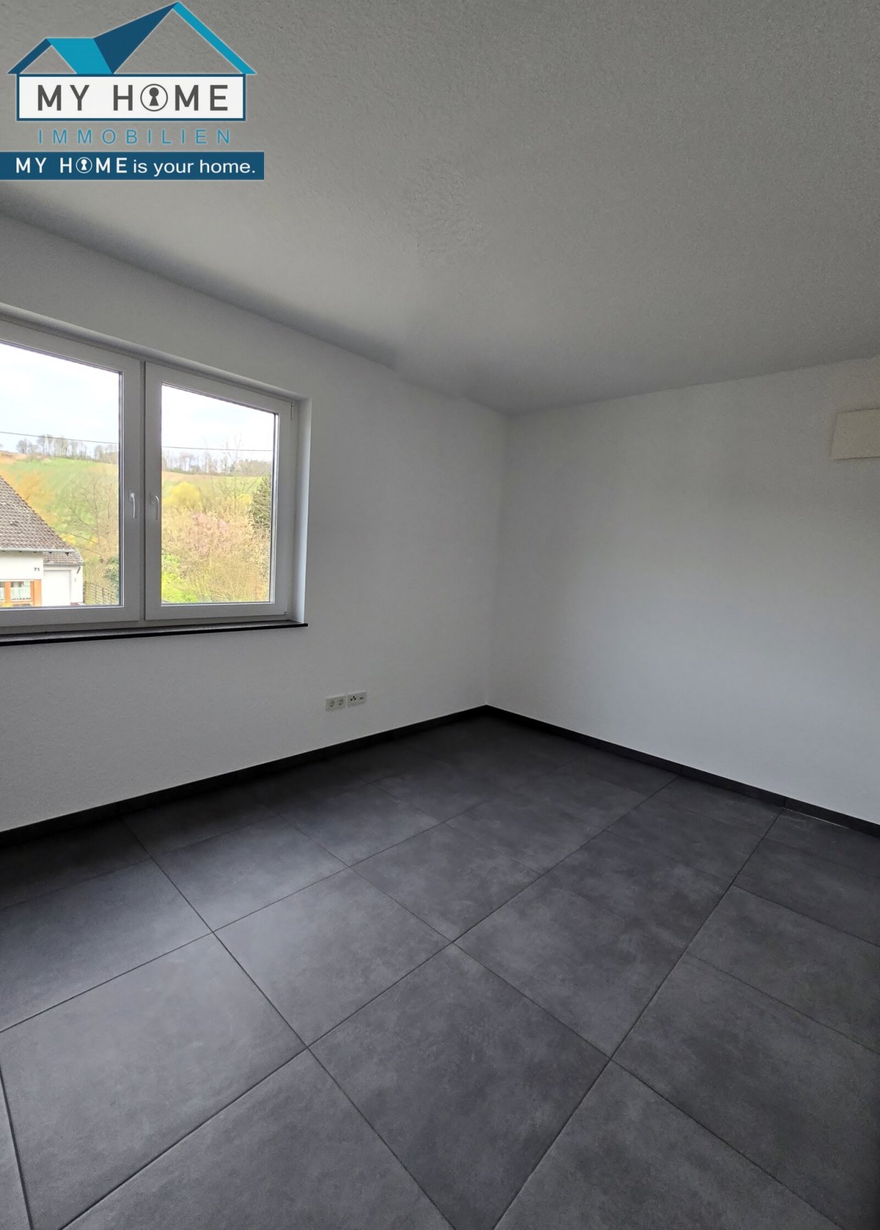  Schlafzimmer mit Blick in Weinberge