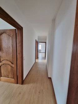 Blick Duschbad, links Kinderz, zu WZ Blick Duschbad, links Kinderz, zu WZ