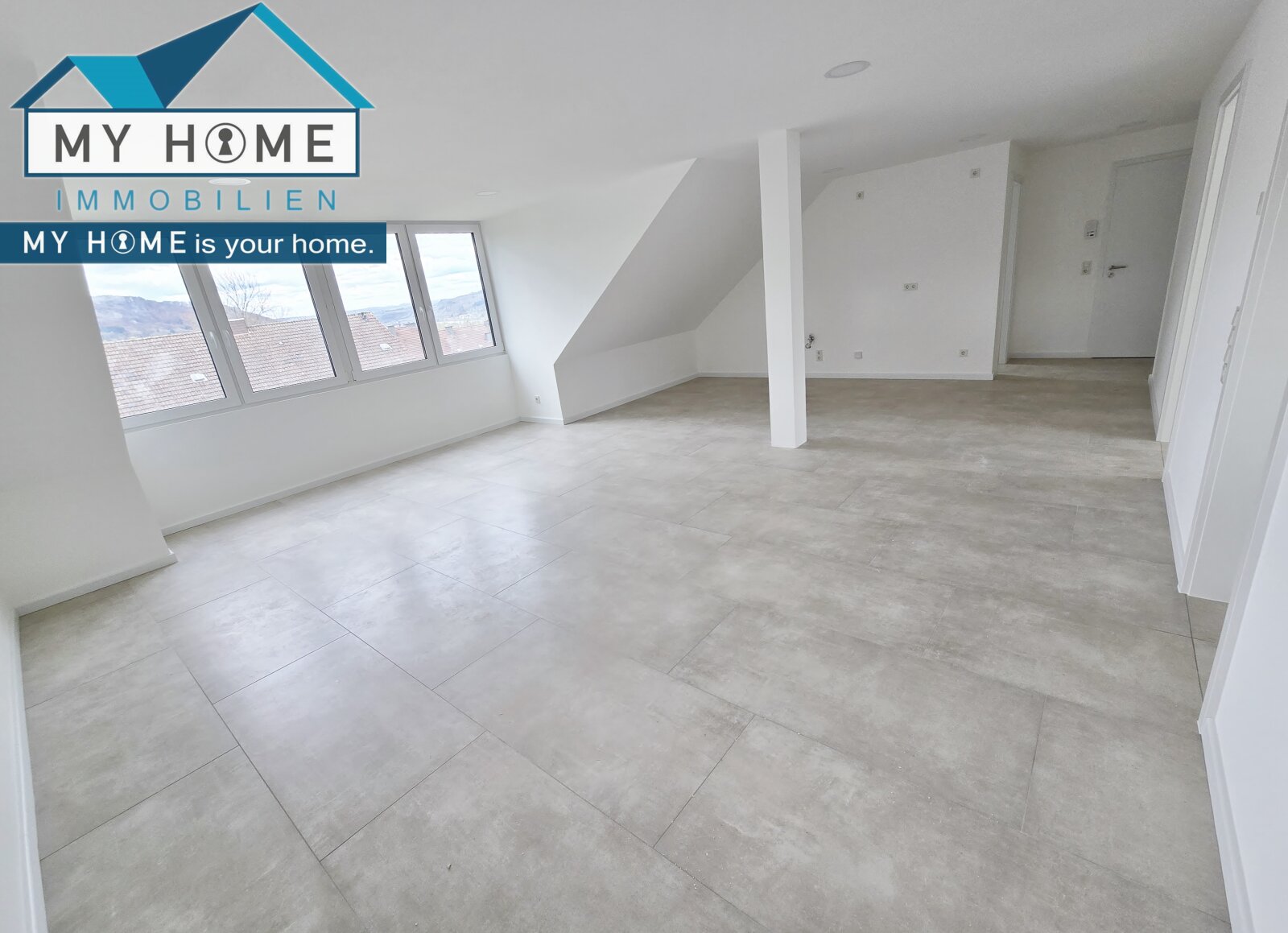 Blick von WZ über Küchenwand zur Wohnungseingangstür, Links ASR Blick von WZ über Küchenwand zur Wohnungseingangstür, Links ASR
